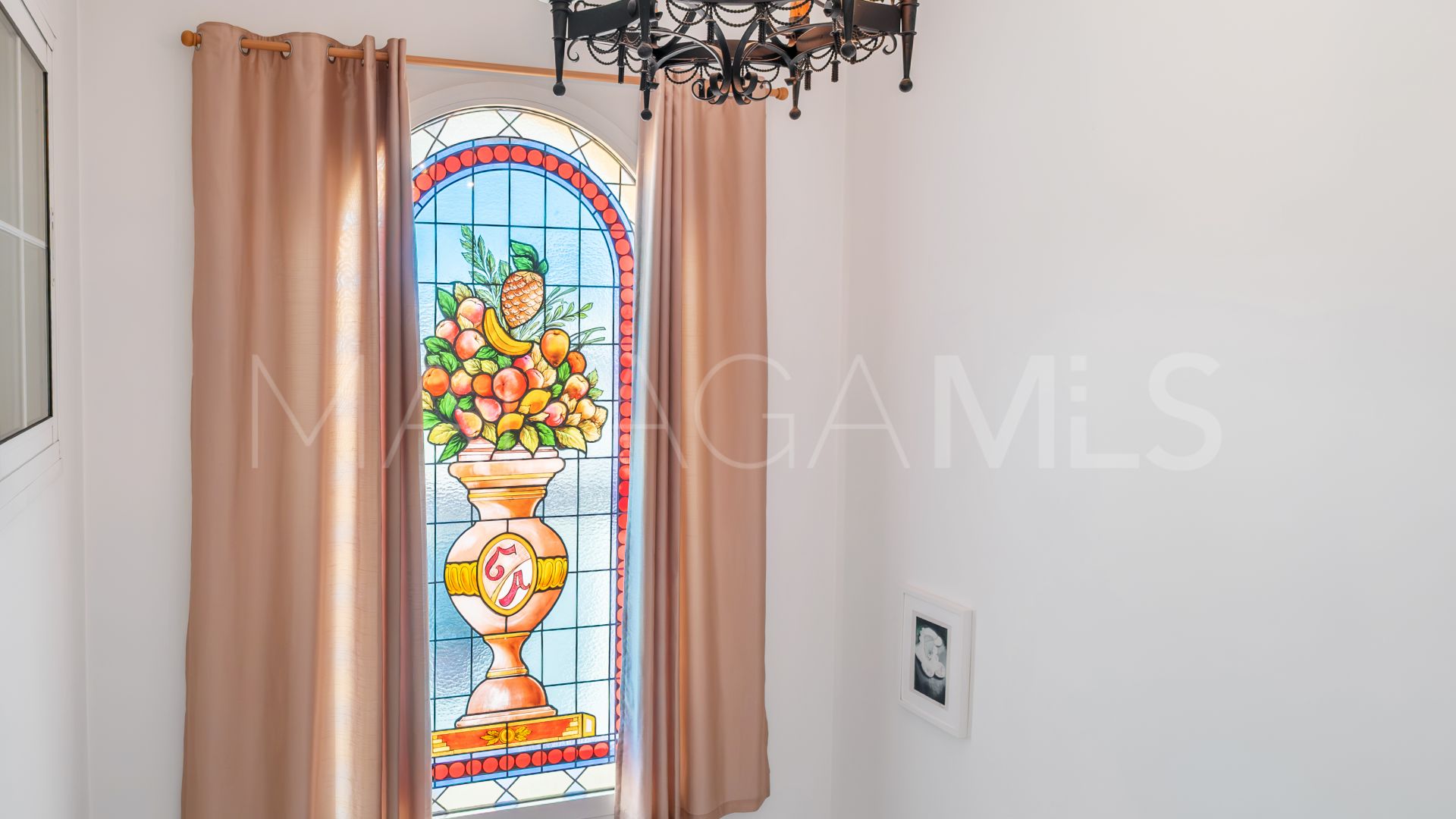 Villa for sale in Benalmadena