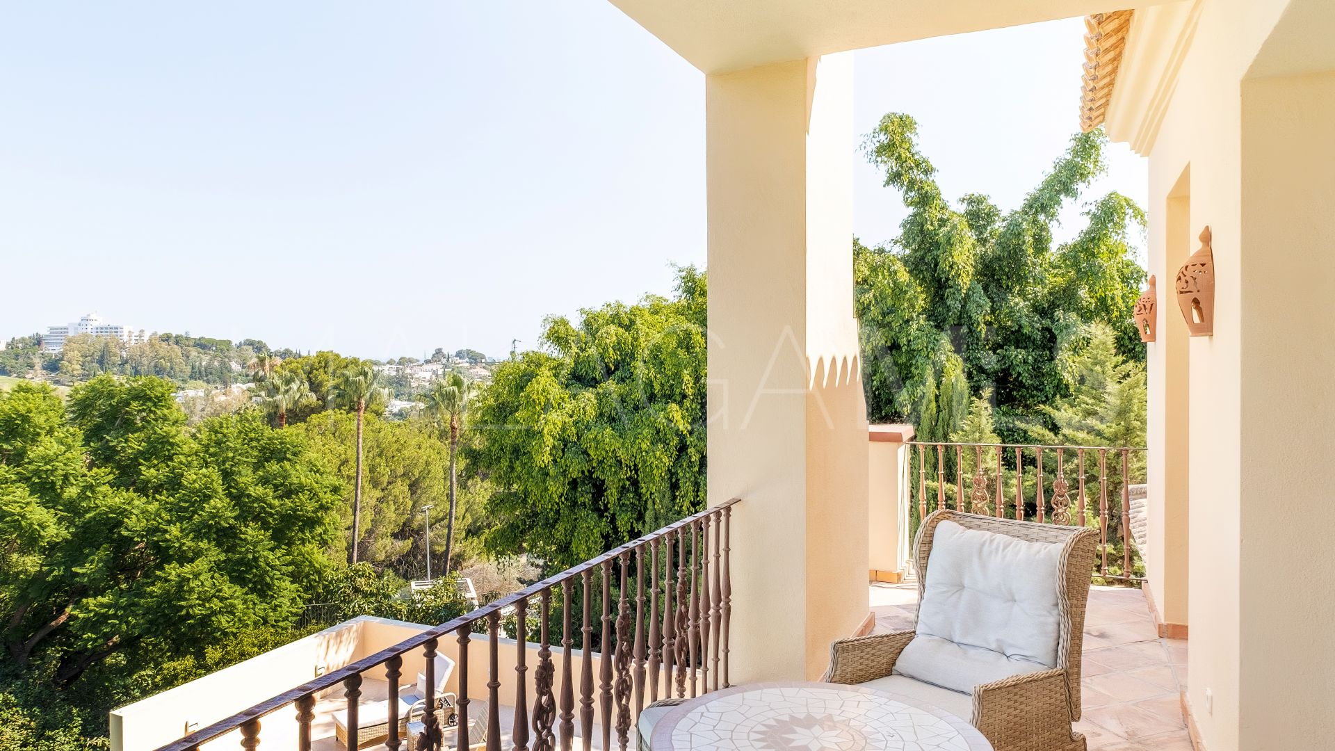 Villa for sale in Altos del Paraiso