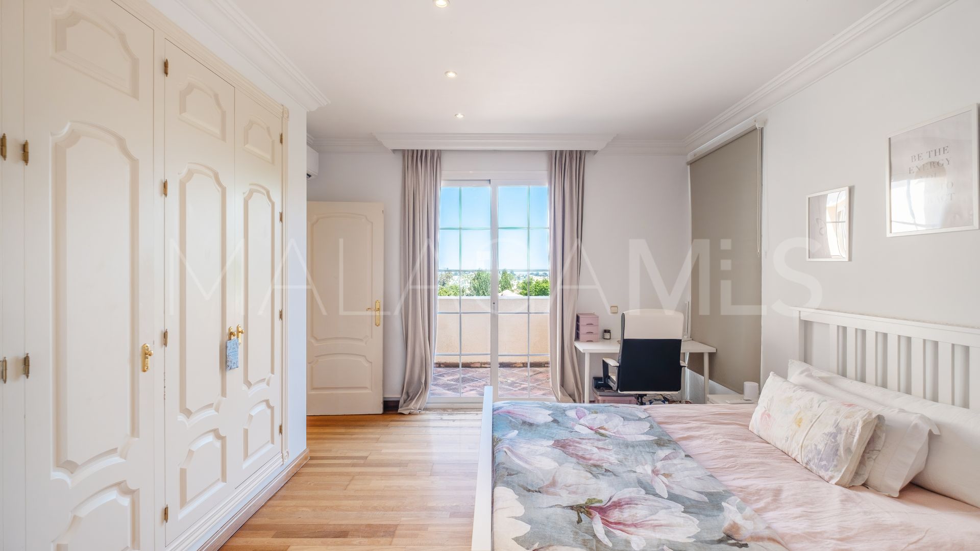 Villa for sale in Altos del Paraiso
