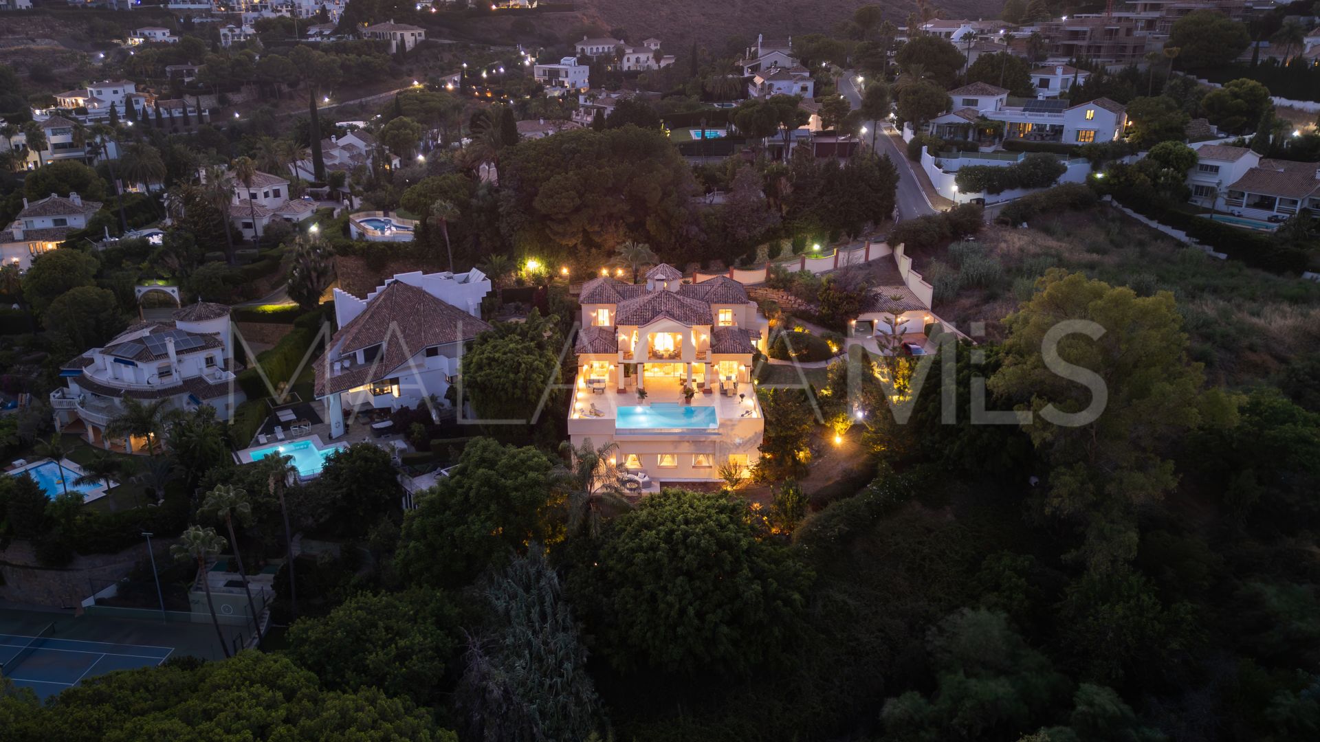 Villa for sale in Altos del Paraiso