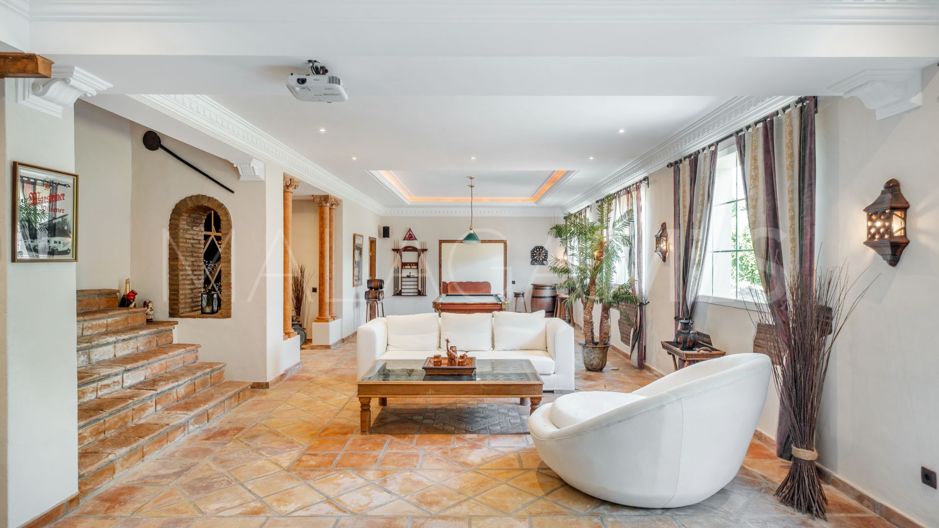 Villa for sale in Altos del Paraiso