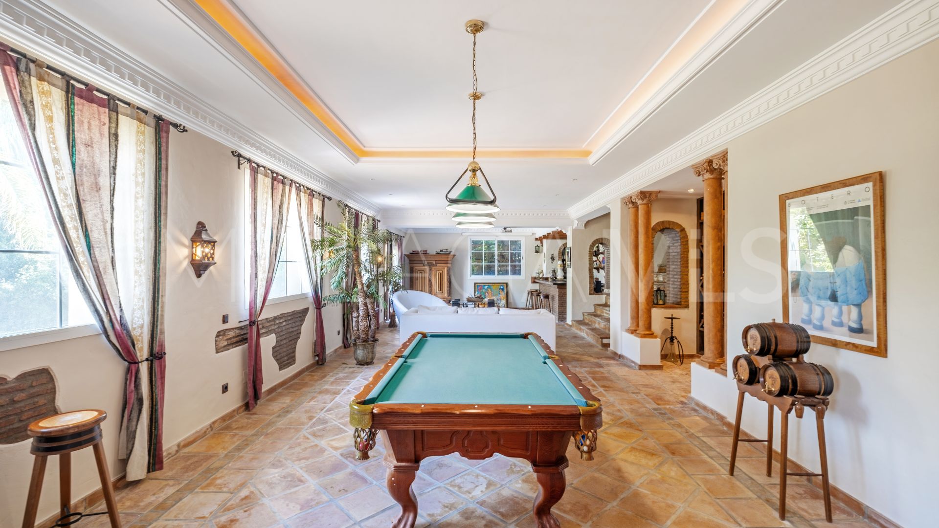 Villa for sale in Altos del Paraiso