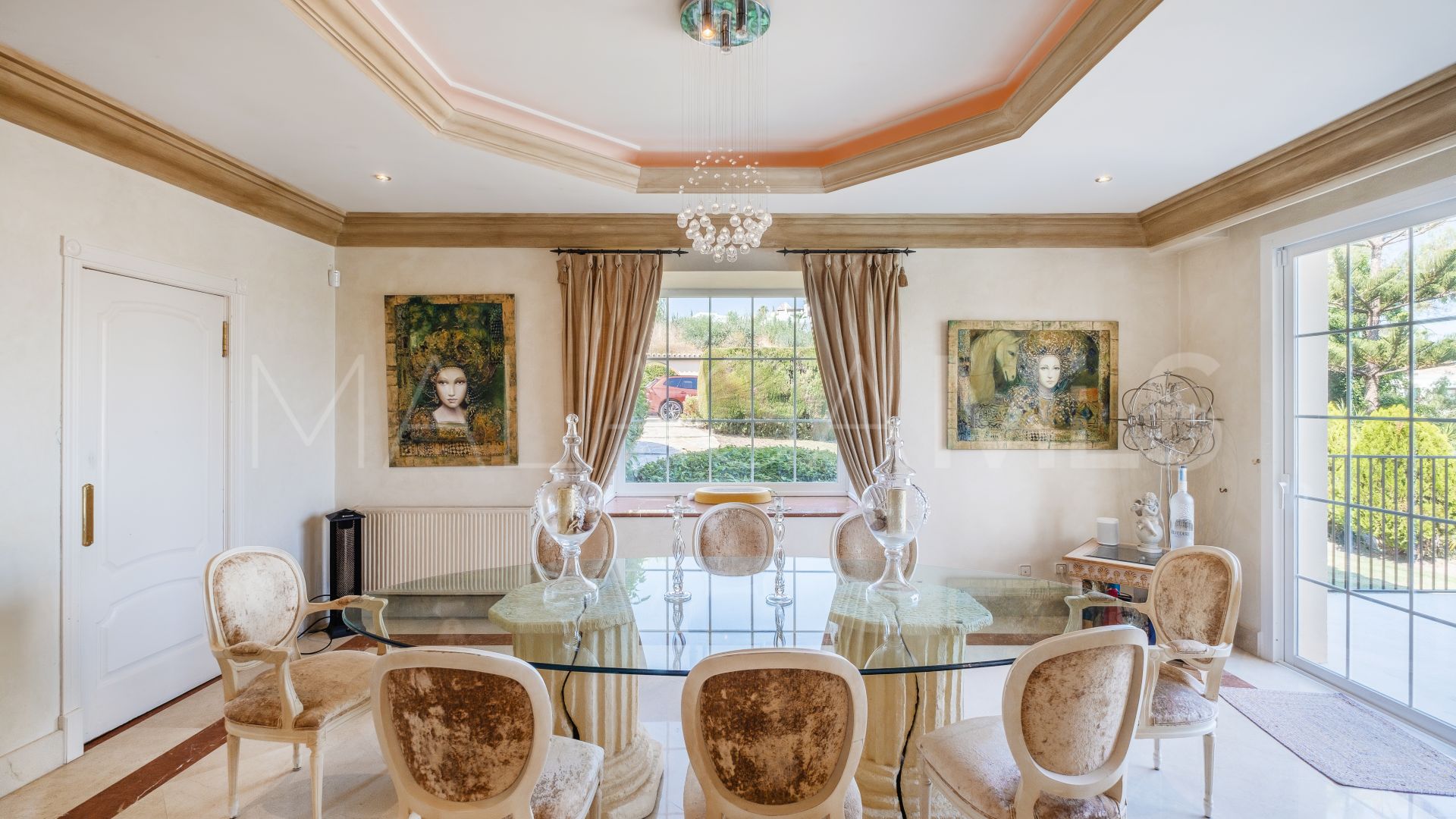 Villa for sale in Altos del Paraiso