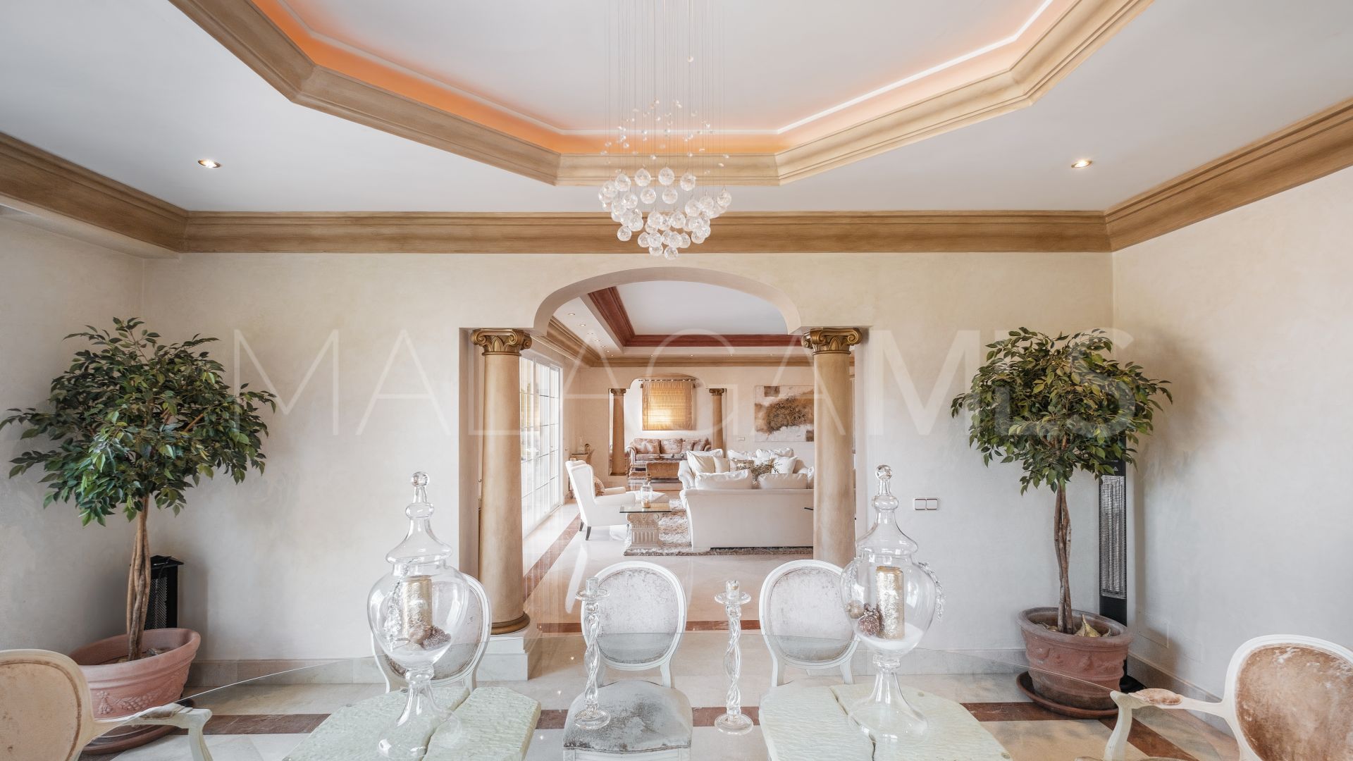 Villa for sale in Altos del Paraiso