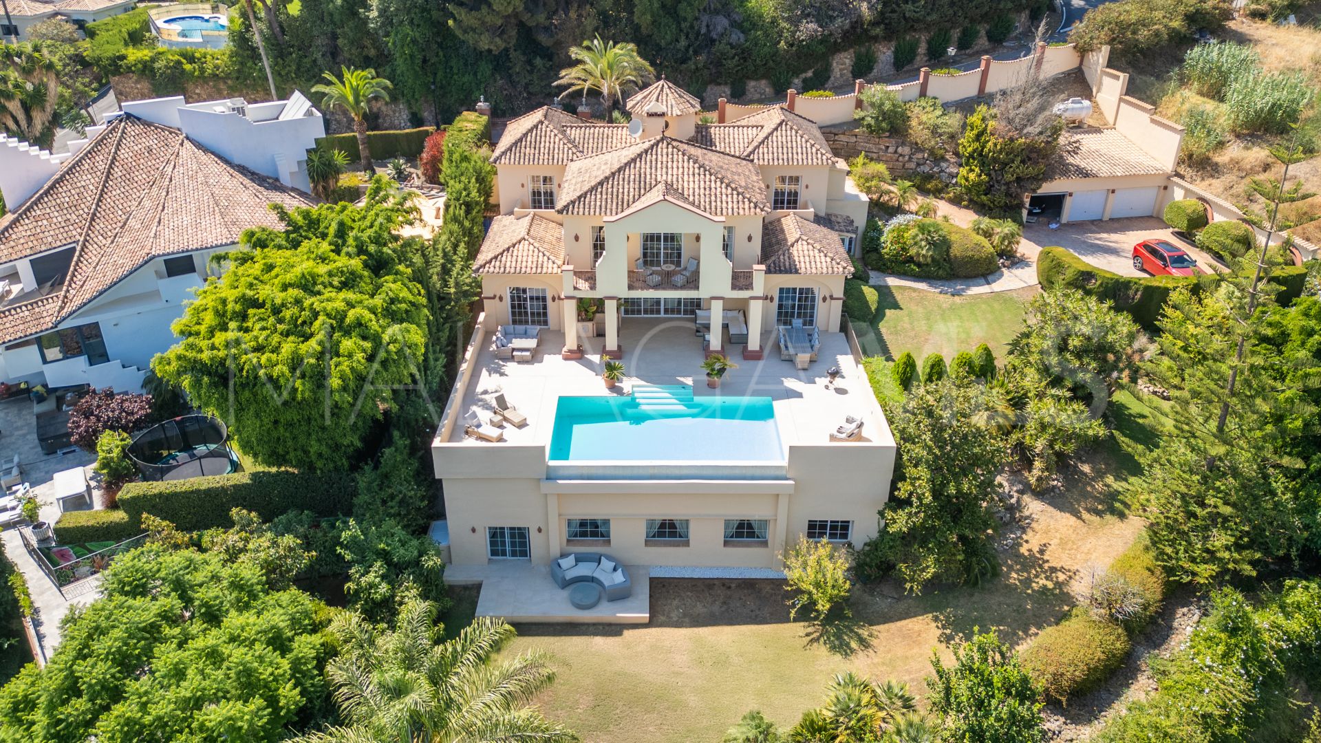 Villa for sale in Altos del Paraiso