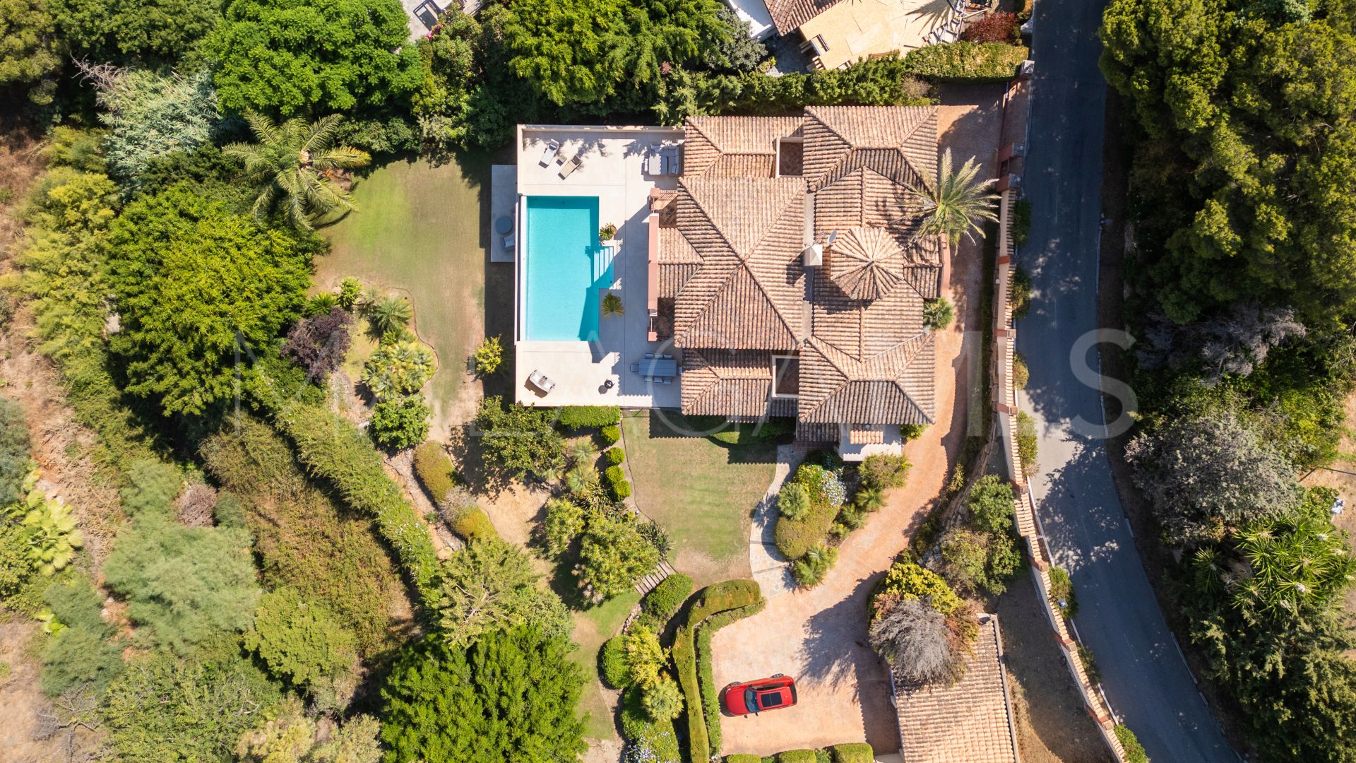 Villa for sale in Altos del Paraiso