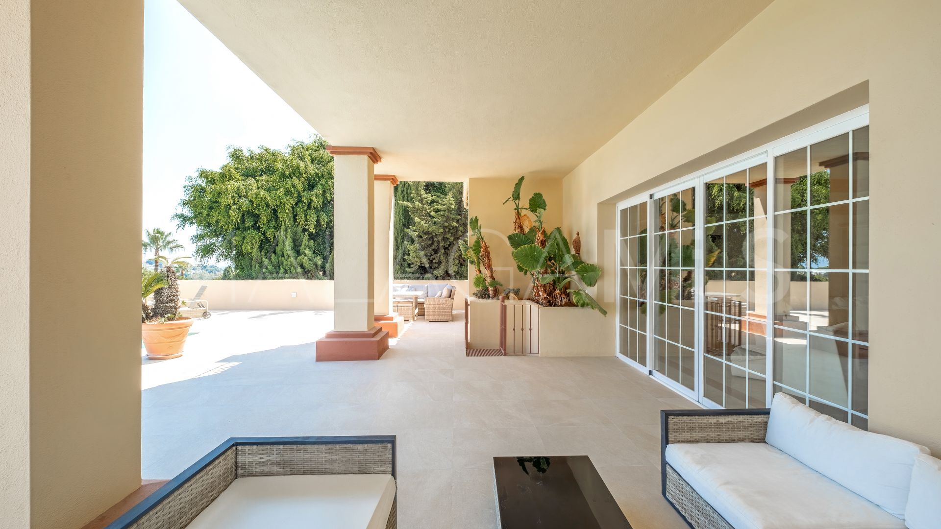 Villa for sale in Altos del Paraiso