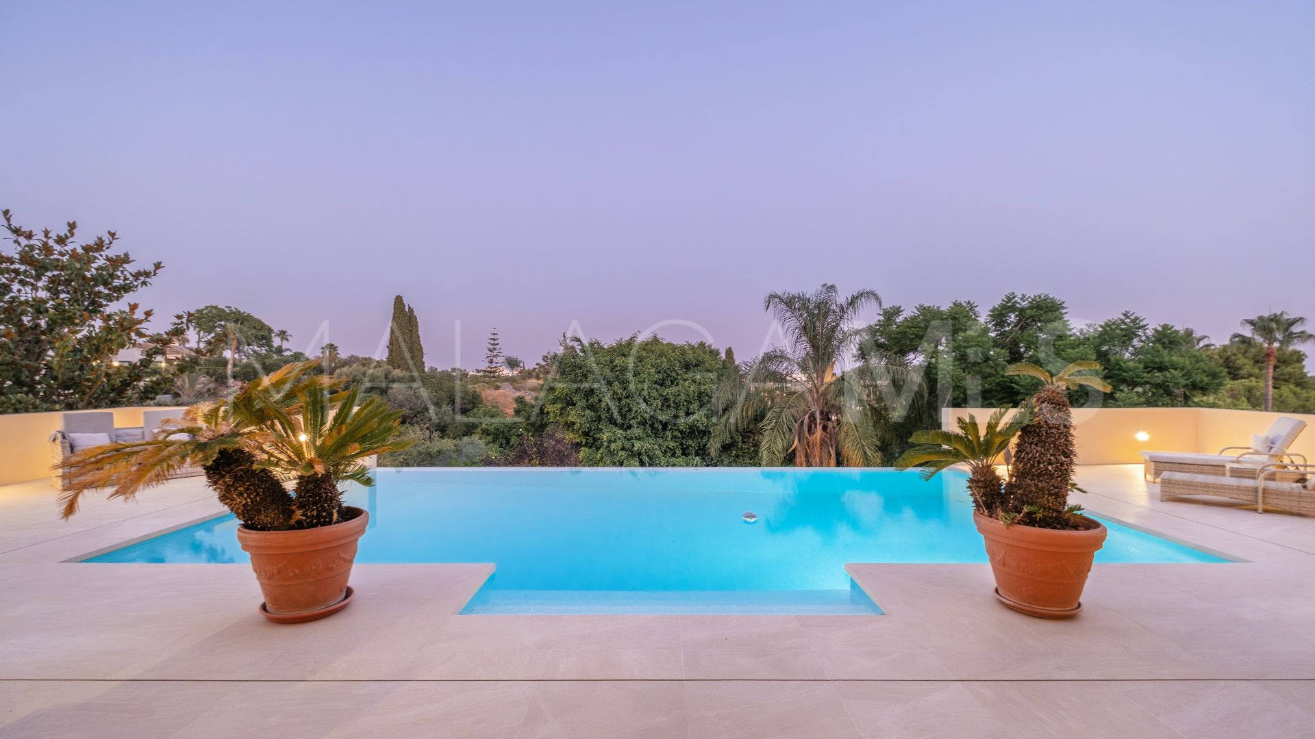 Villa for sale in Altos del Paraiso