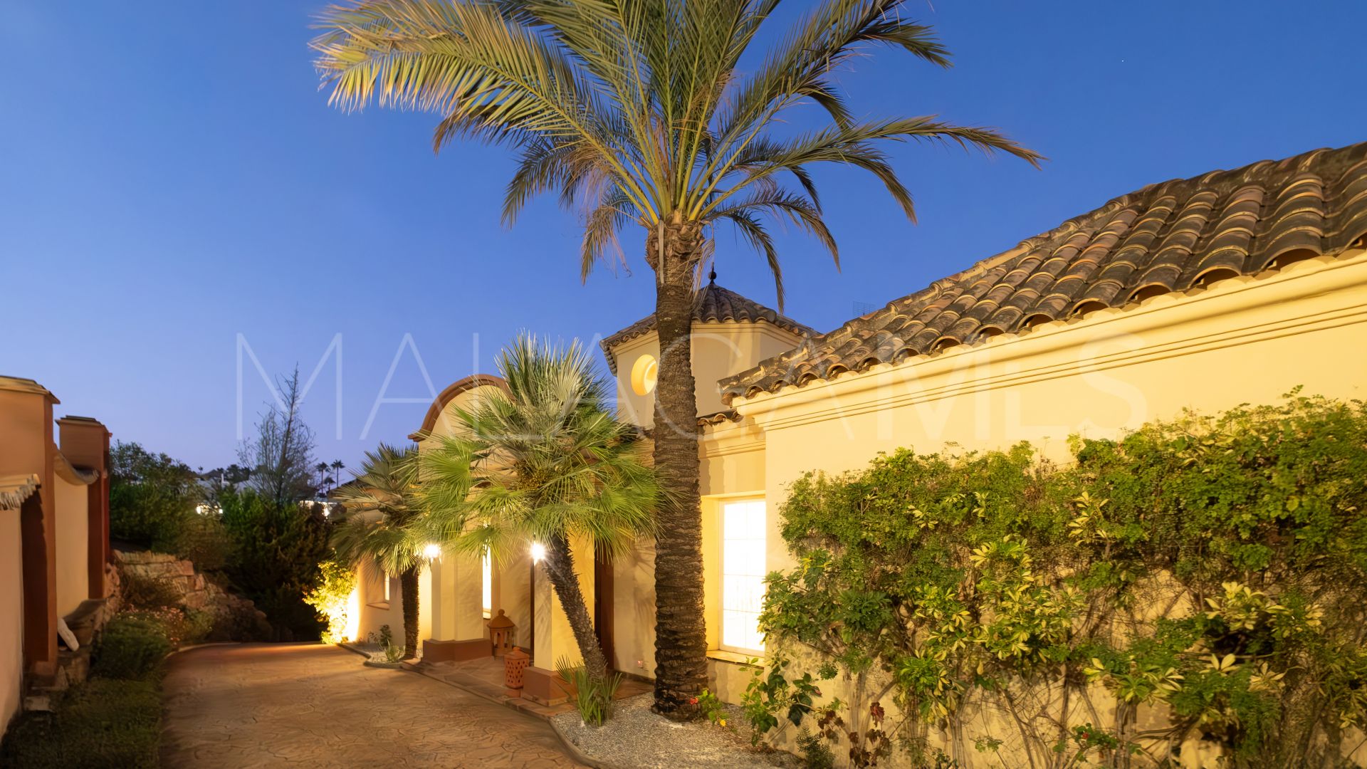 Villa for sale in Altos del Paraiso