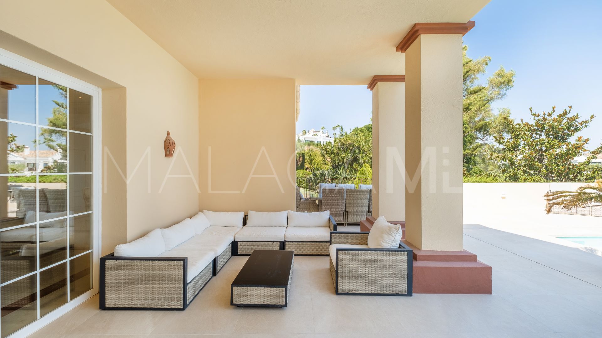 Villa for sale in Altos del Paraiso