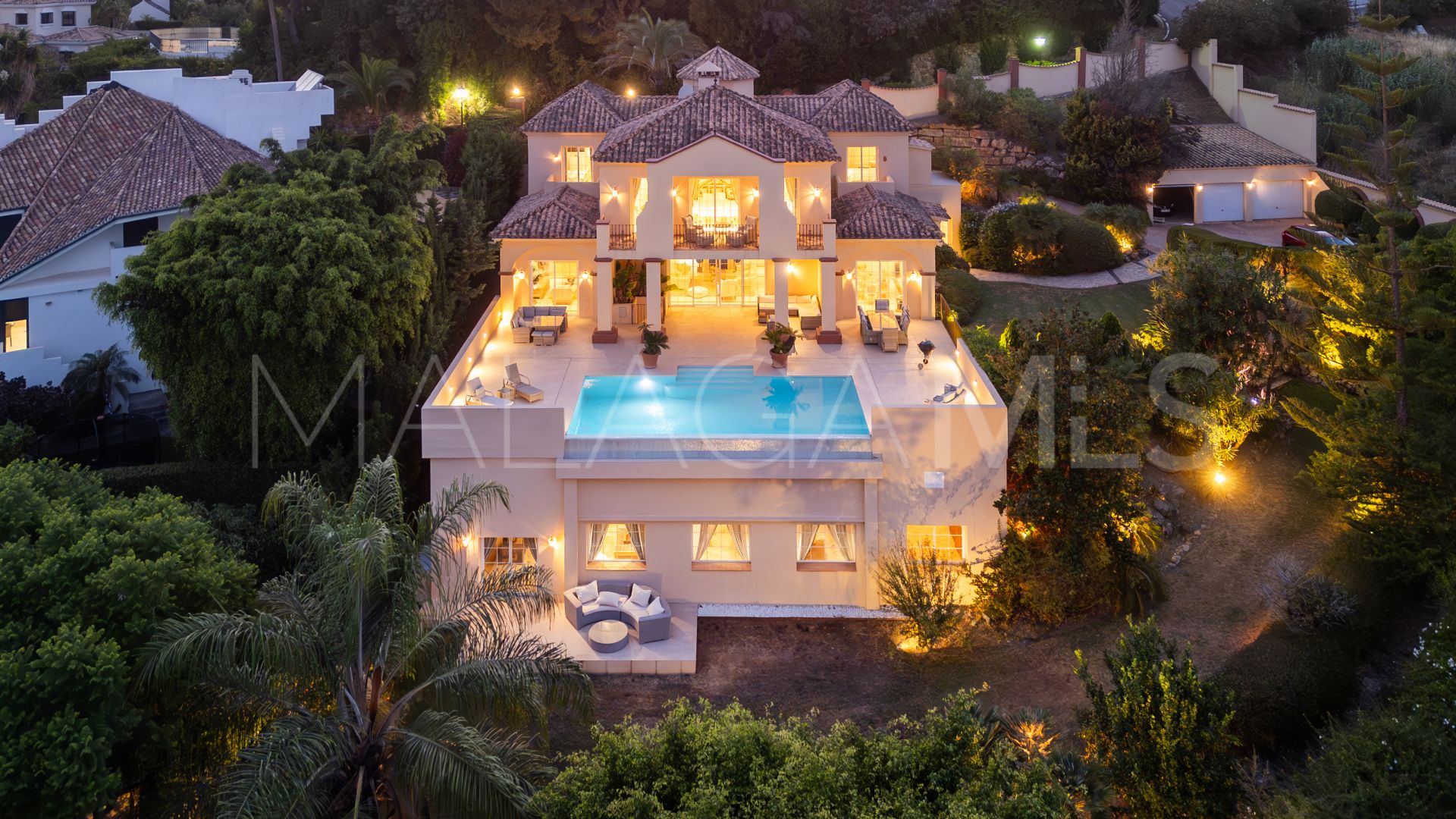Villa for sale in Altos del Paraiso