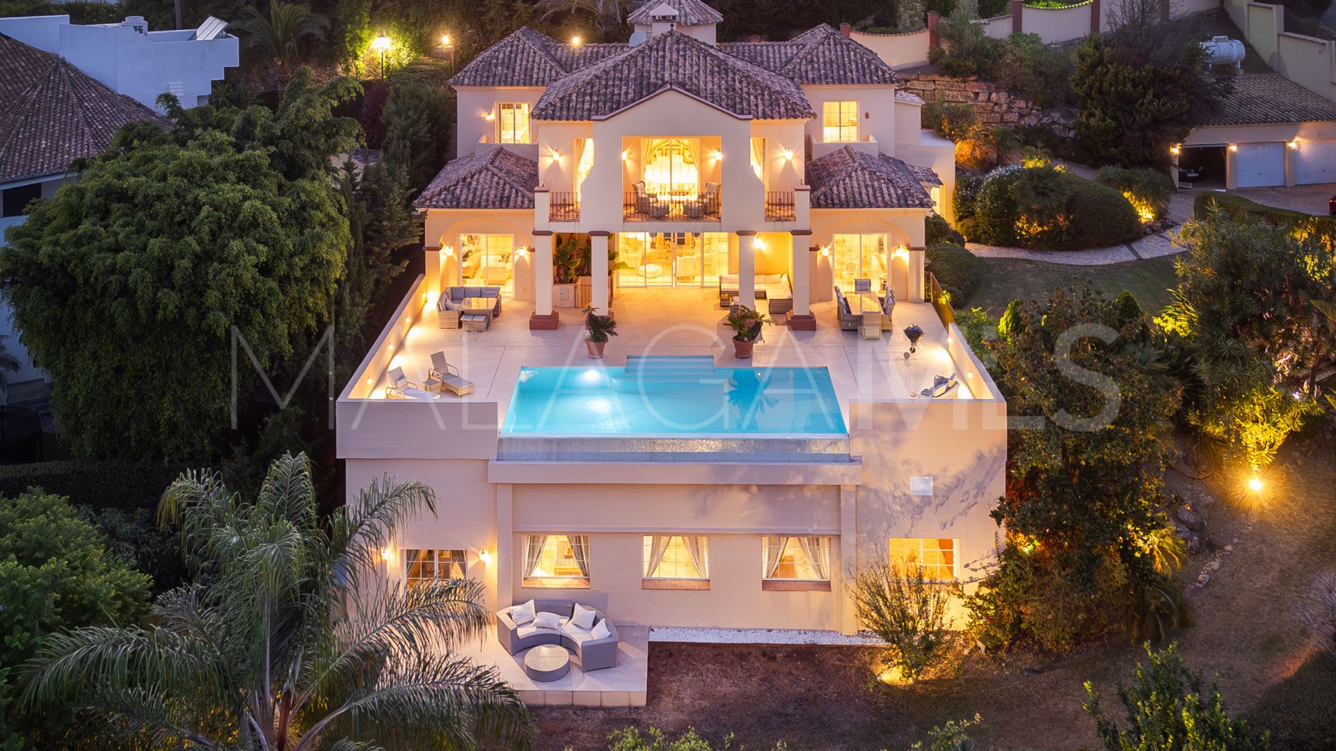 Villa for sale in Altos del Paraiso