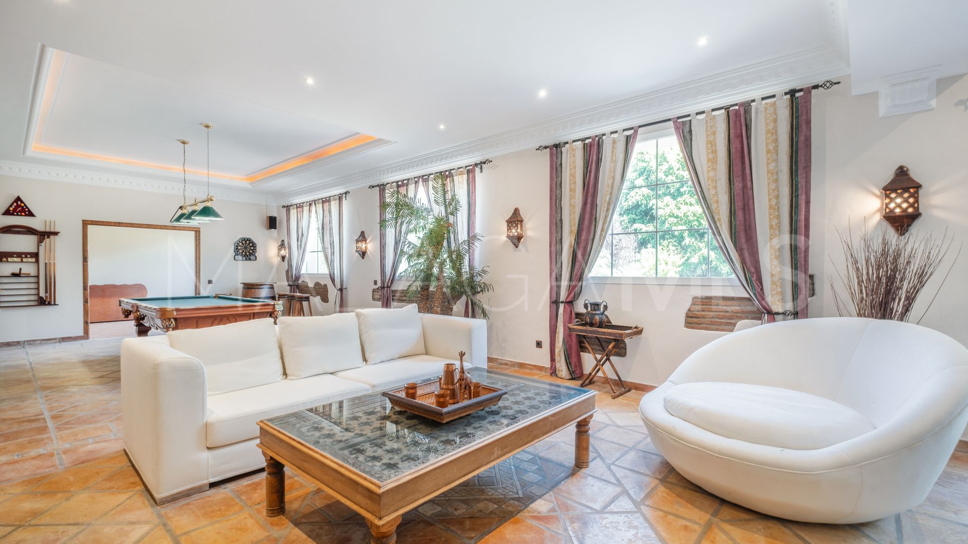 Villa for sale in Altos del Paraiso