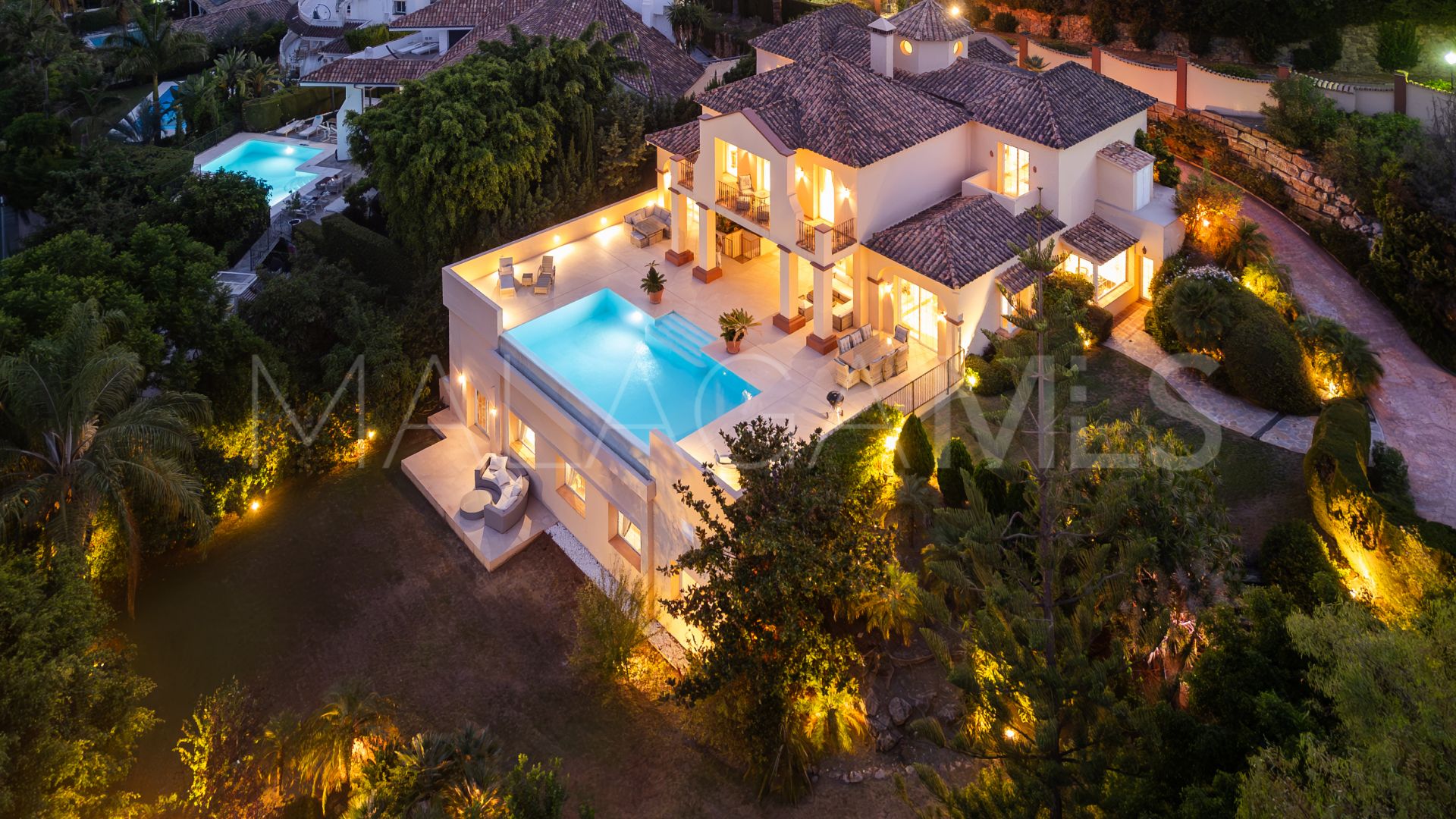 Villa for sale in Altos del Paraiso