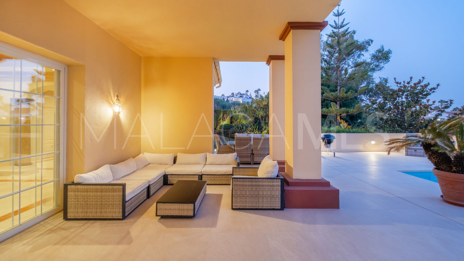 Villa for sale in Altos del Paraiso