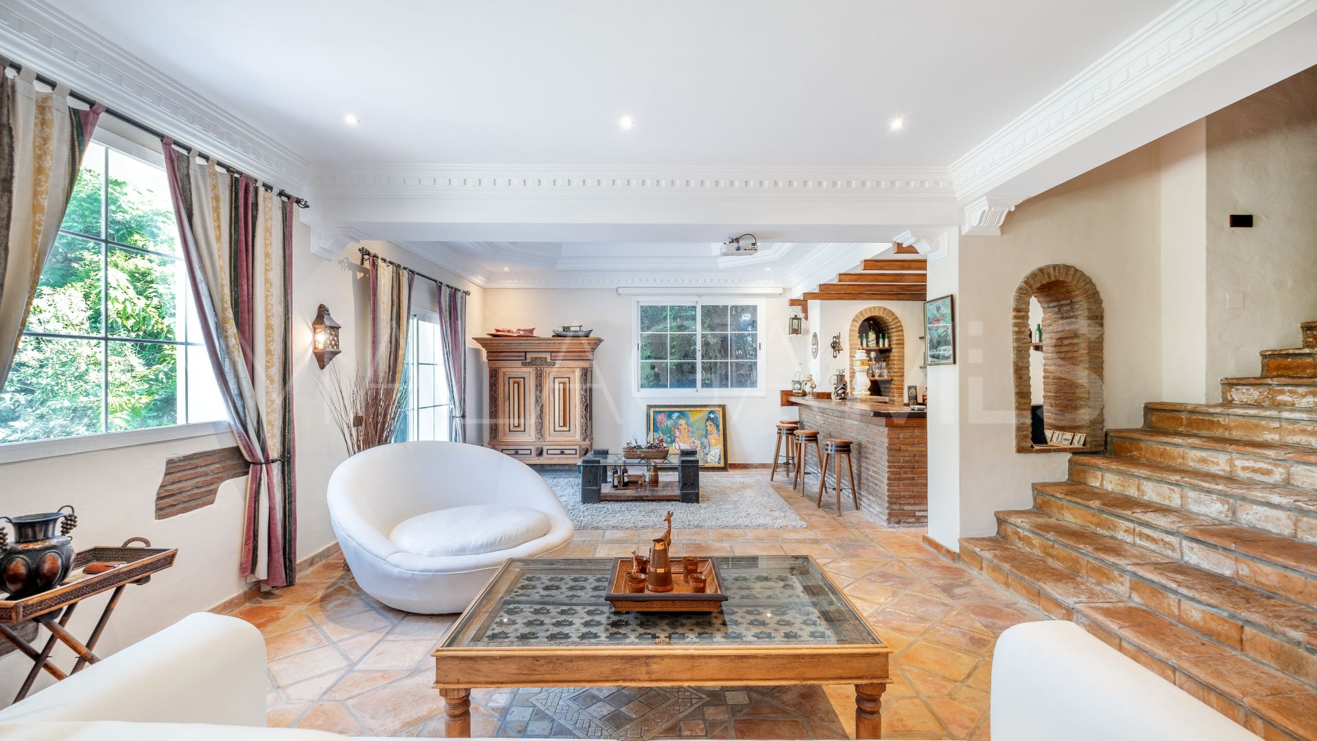 Villa for sale in Altos del Paraiso