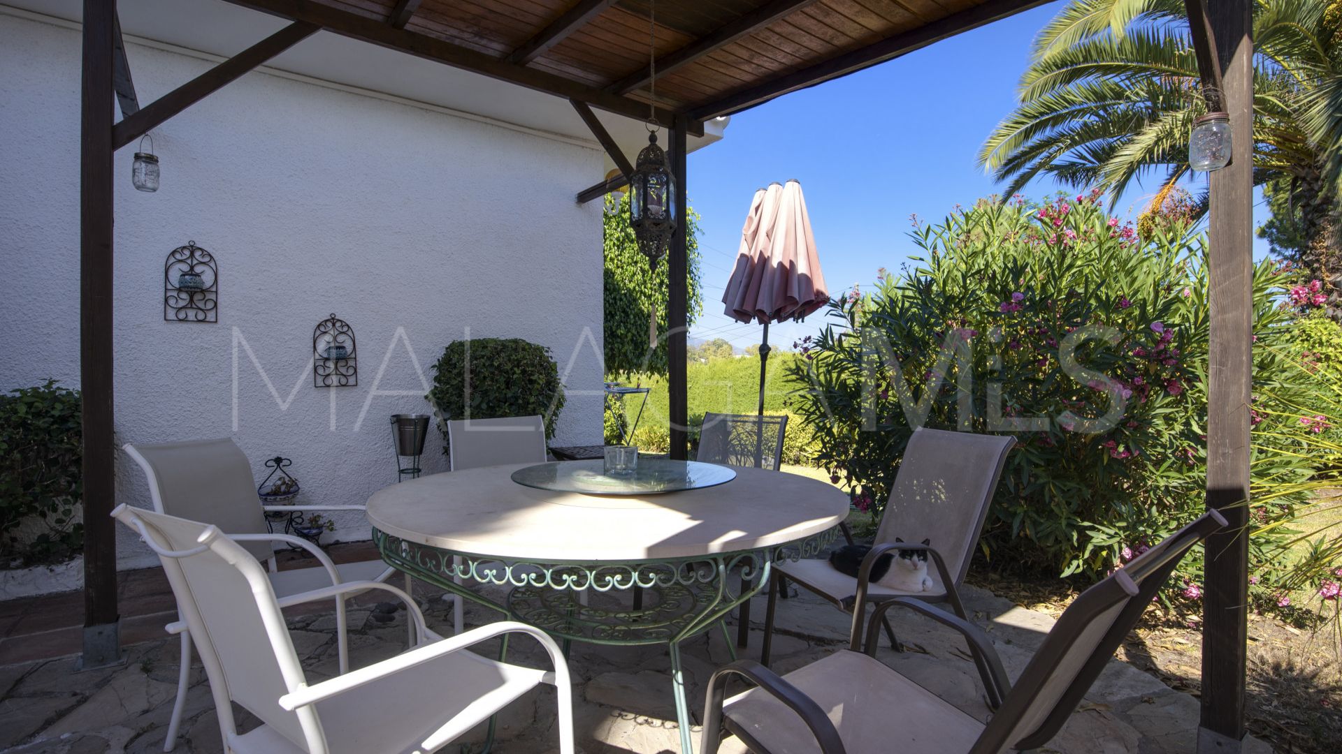 Buy villa in Guadalmina Alta