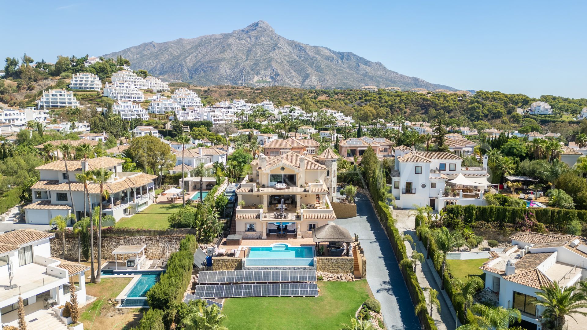 Villa a la venta in Nueva Andalucia de 4 bedrooms
