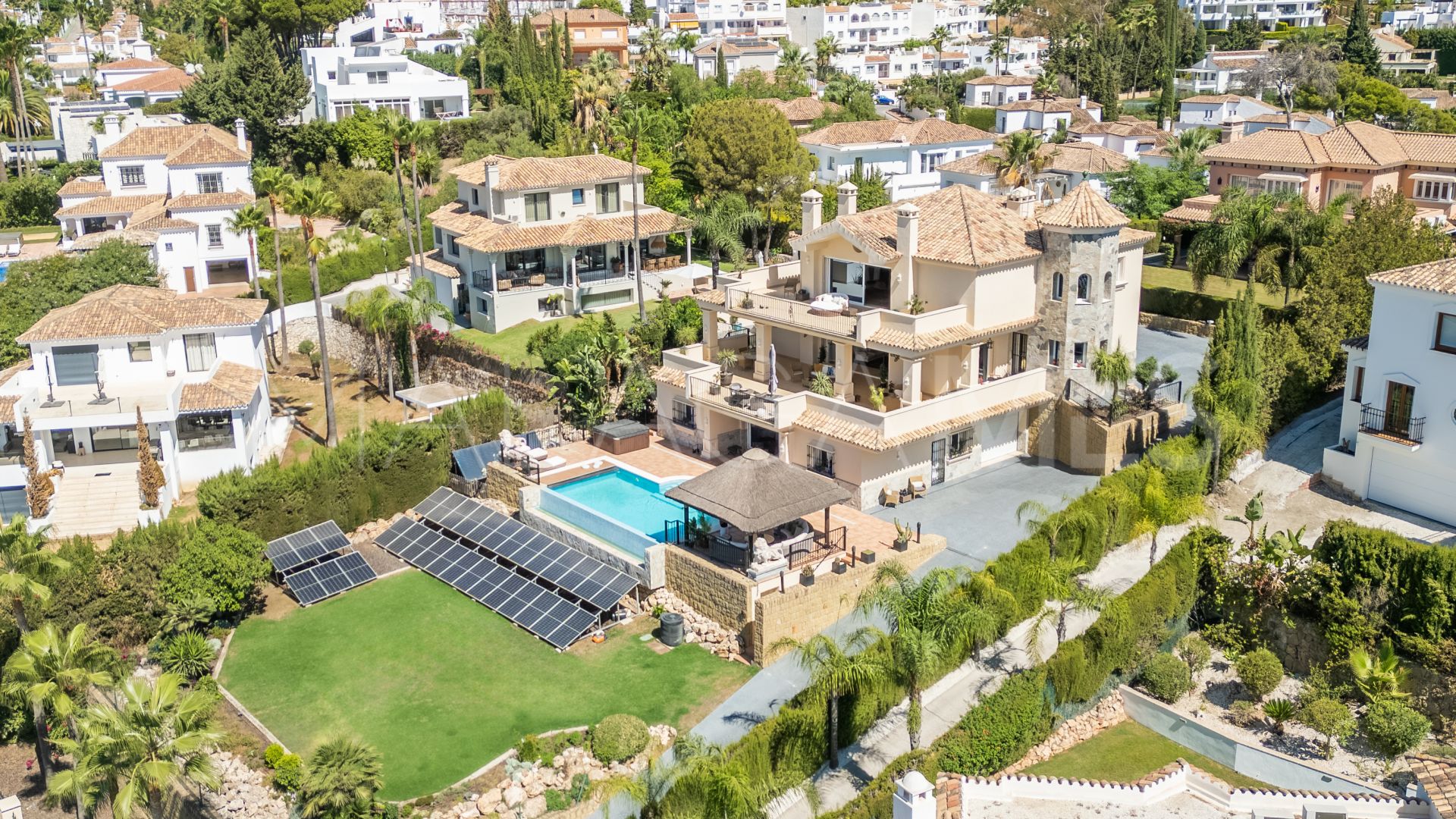 Villa a la venta in Nueva Andalucia de 4 bedrooms