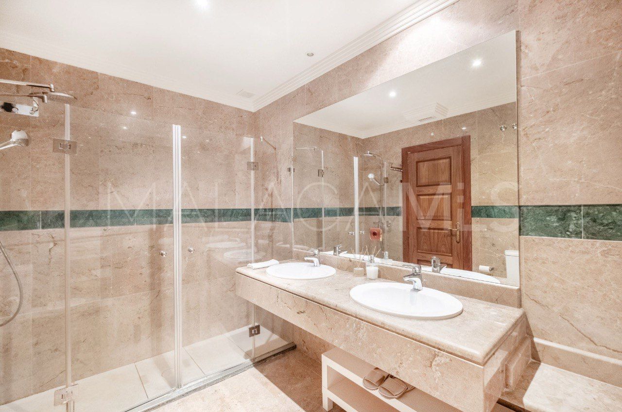 2 bedrooms Nueva Andalucia apartment for sale