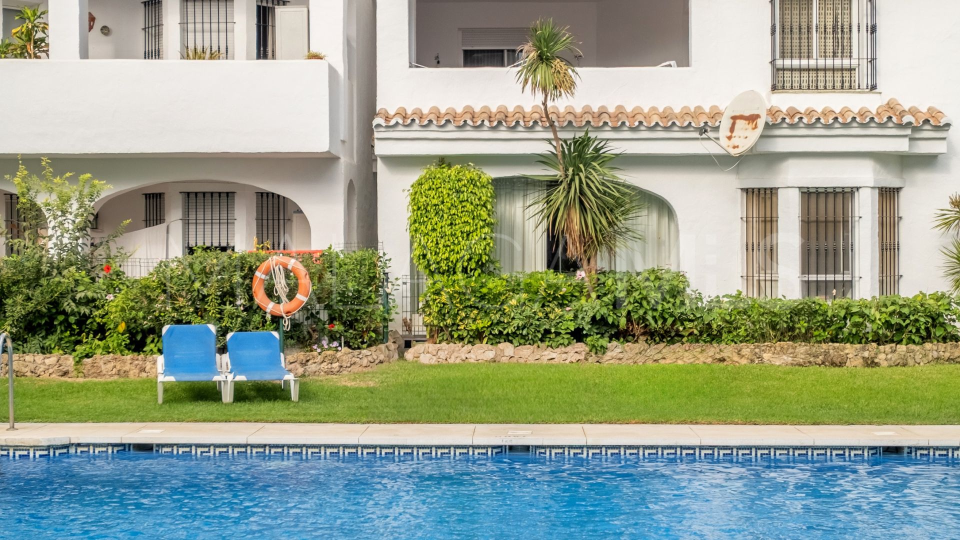 Atico duplex for sale in Los Naranjos de Marbella