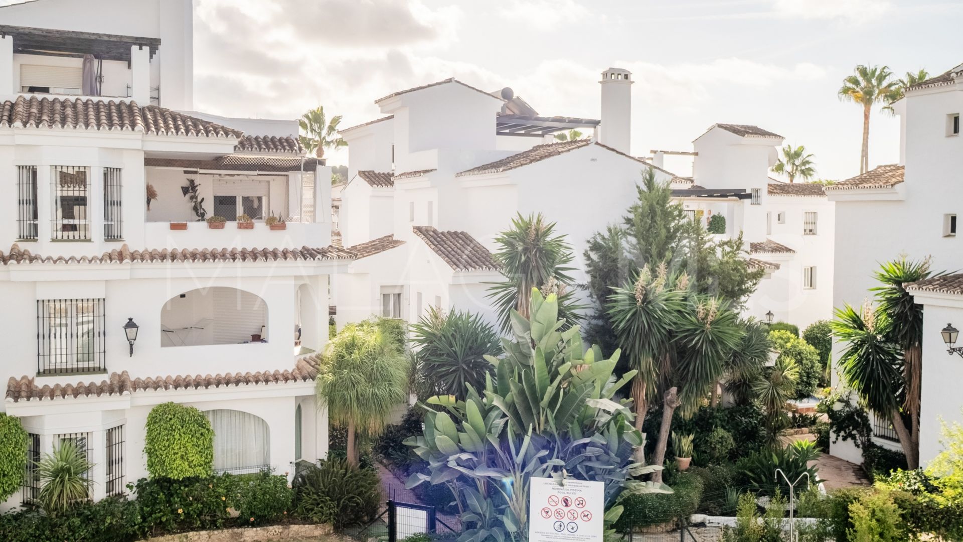 Atico duplex for sale in Los Naranjos de Marbella
