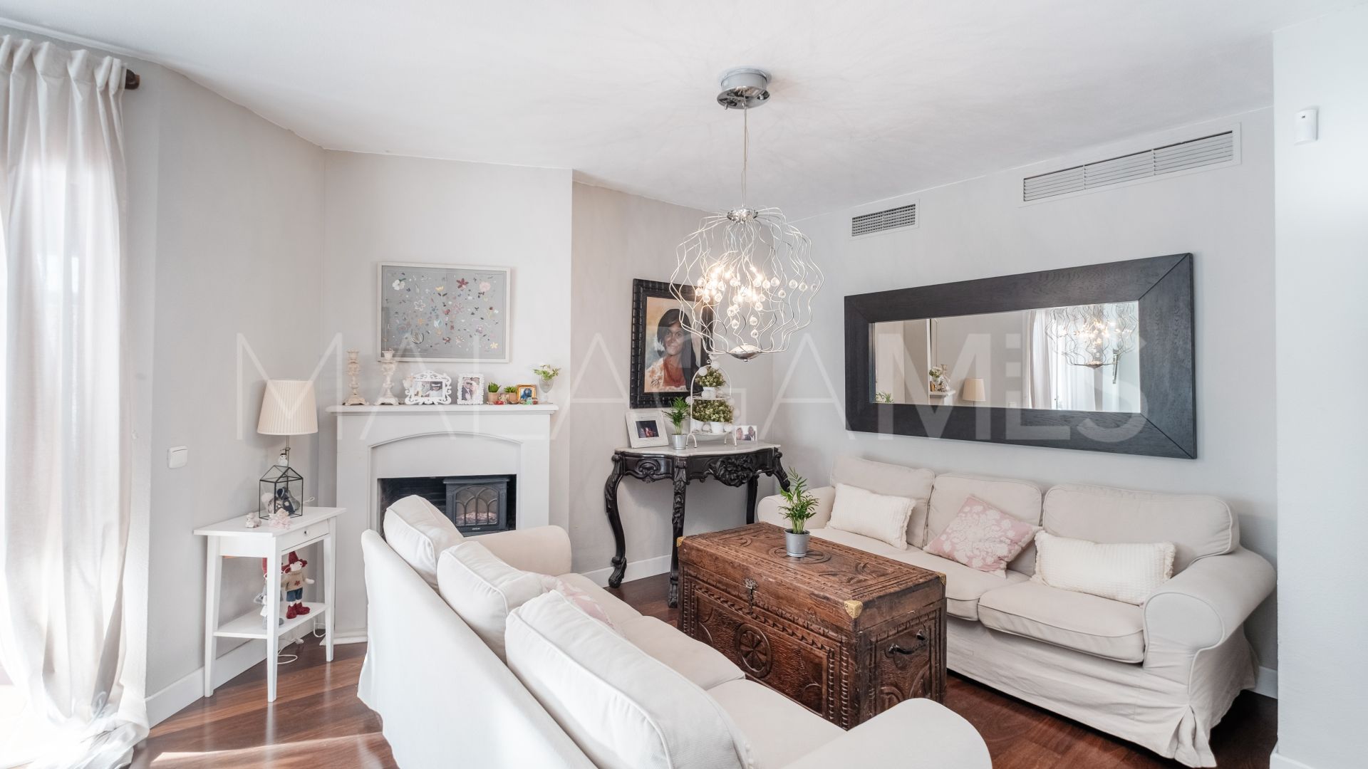 Atico duplex for sale in Los Naranjos de Marbella