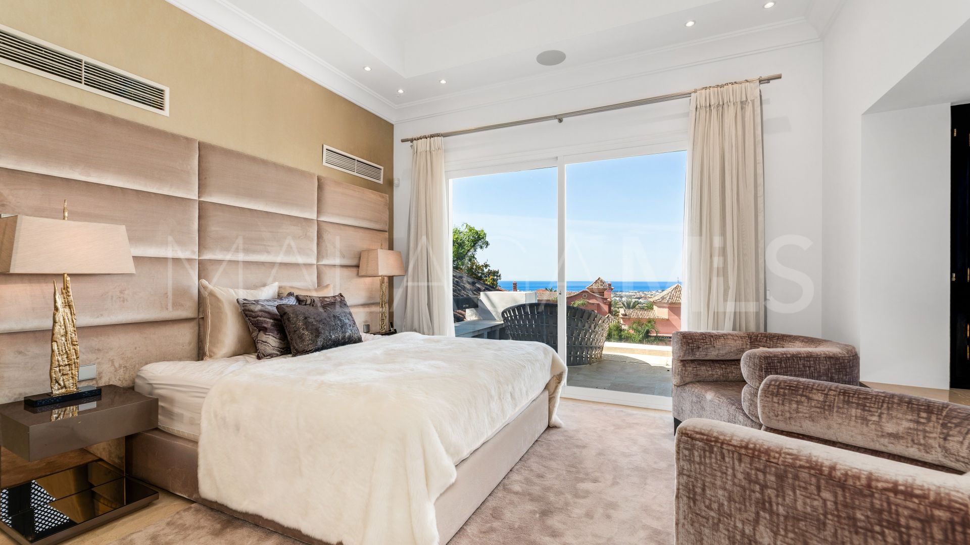 Villa for sale in Monte Halcones