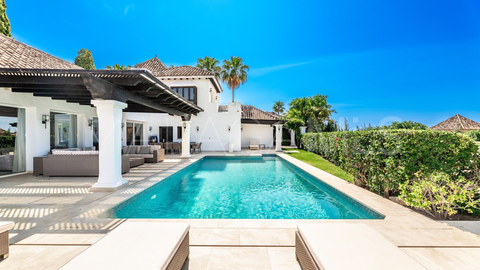 Villa for sale in Monte Halcones