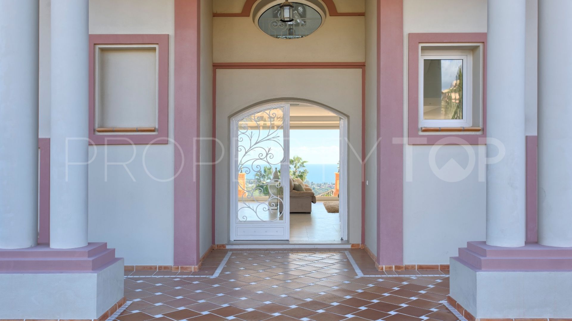 For sale 8 bedrooms villa in Los Flamingos