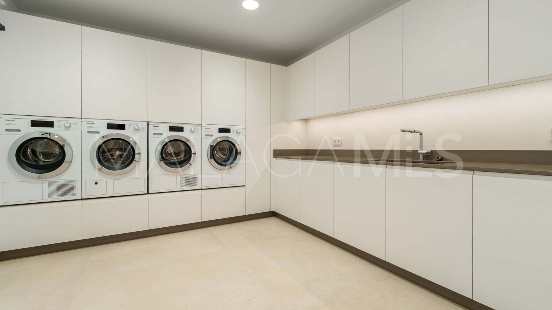 Se vende villa in The Hills de 5 bedrooms