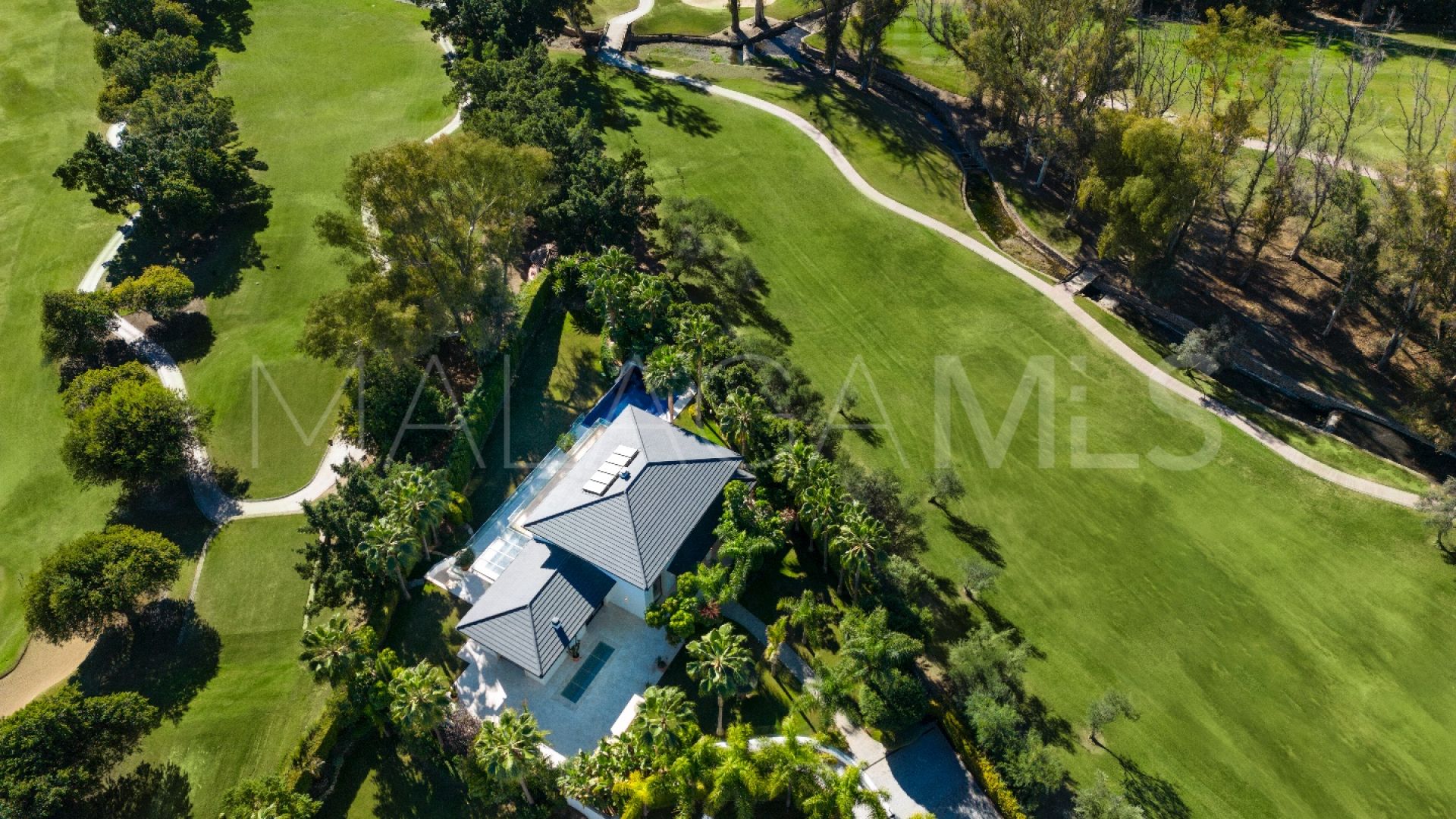 Villa for sale in Nueva Andalucia