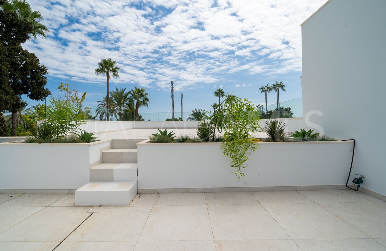 Villa for sale in El Paraiso