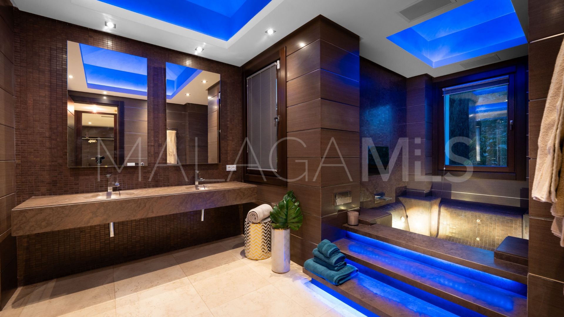 Villa for sale in Los Flamingos Golf