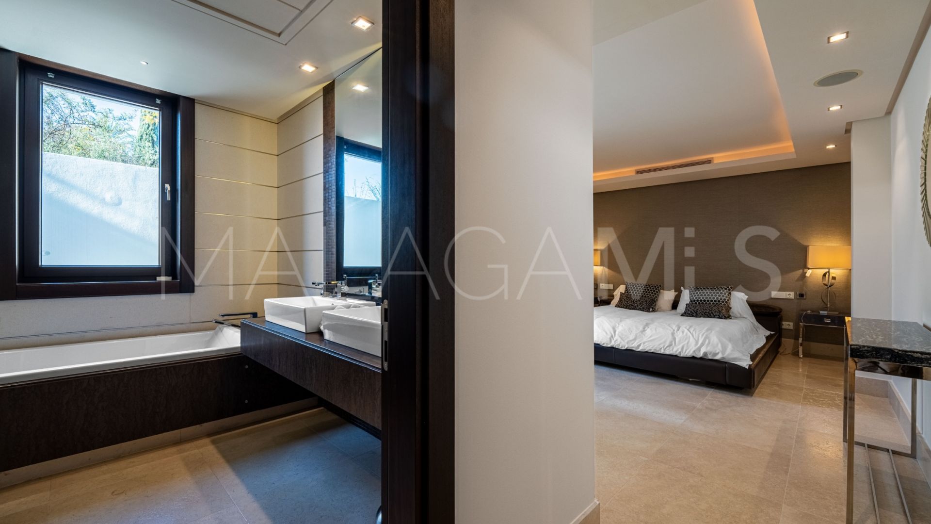 Villa for sale in Los Flamingos Golf