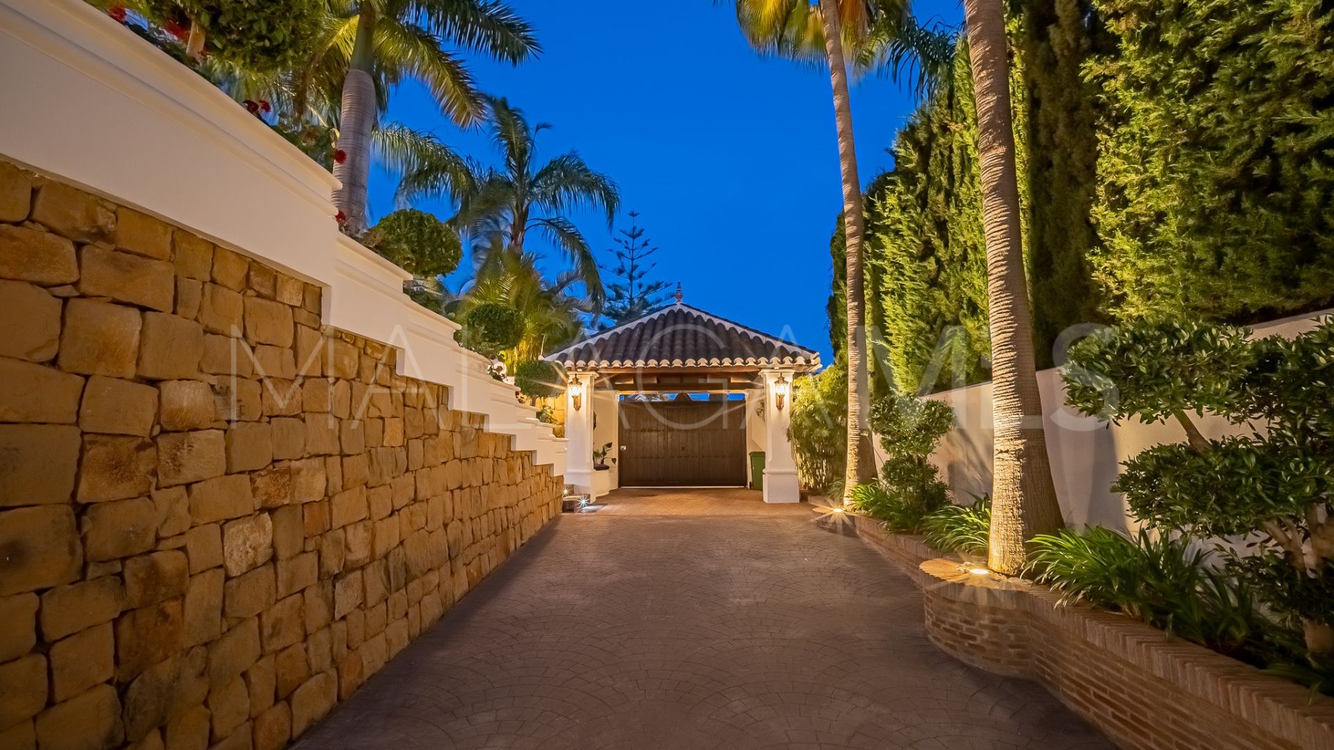 Villa for sale in Bahia de Marbella