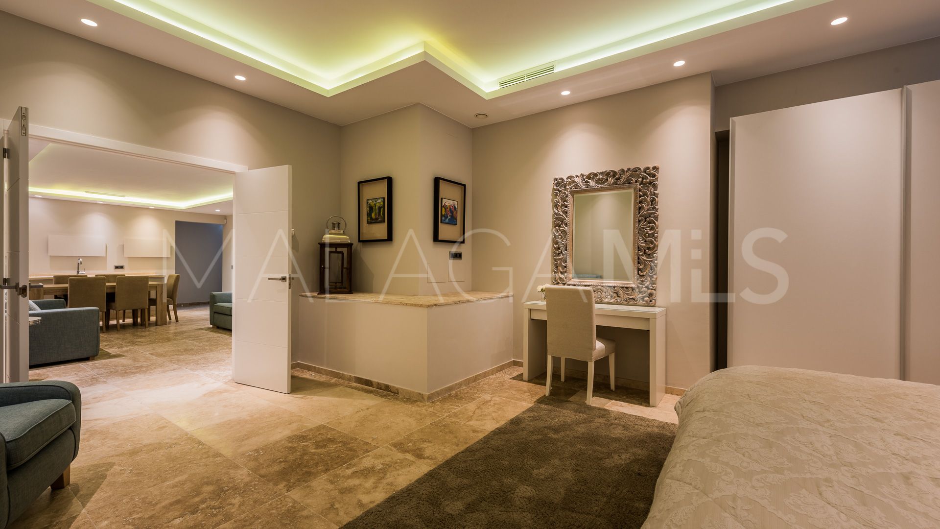 Villa with 5 bedrooms for sale in Nueva Andalucia