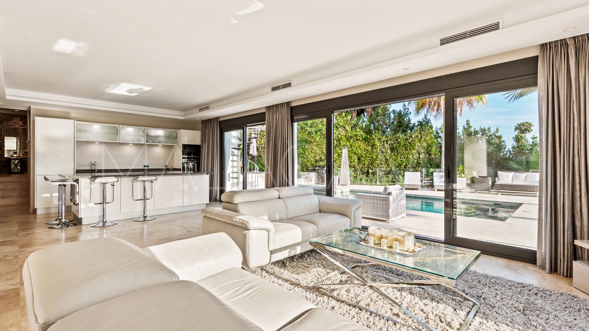 Villa with 5 bedrooms for sale in Nueva Andalucia