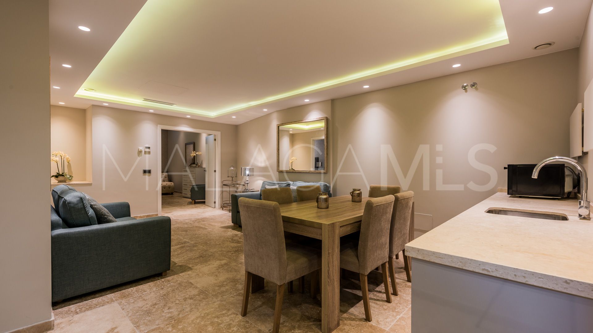 Villa with 5 bedrooms for sale in Nueva Andalucia