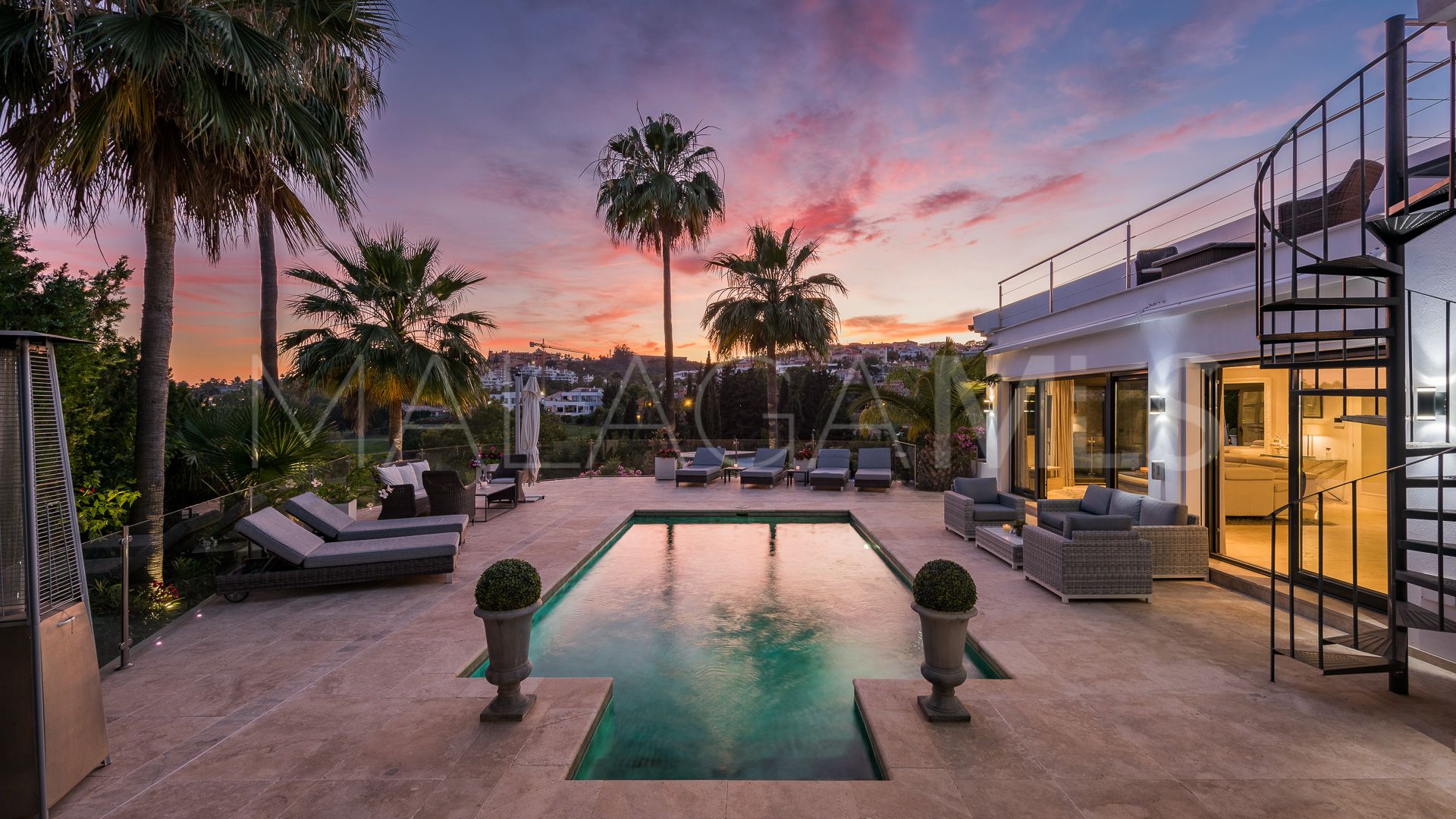 Villa with 5 bedrooms for sale in Nueva Andalucia