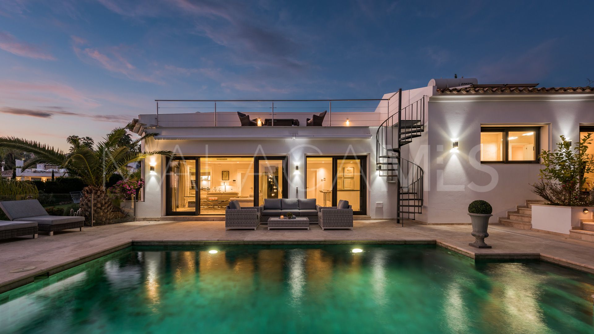 Villa with 5 bedrooms for sale in Nueva Andalucia