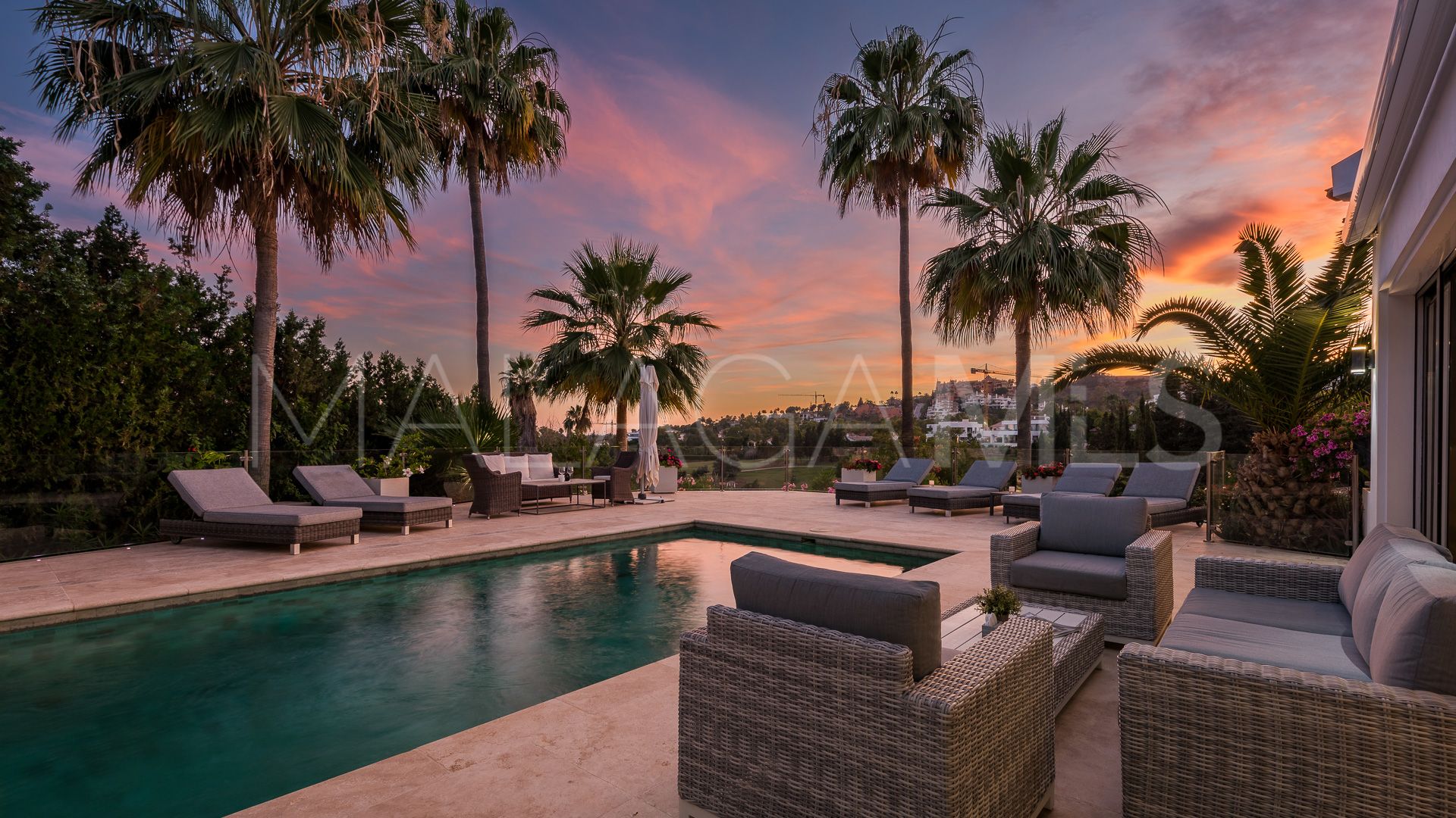Villa with 5 bedrooms for sale in Nueva Andalucia