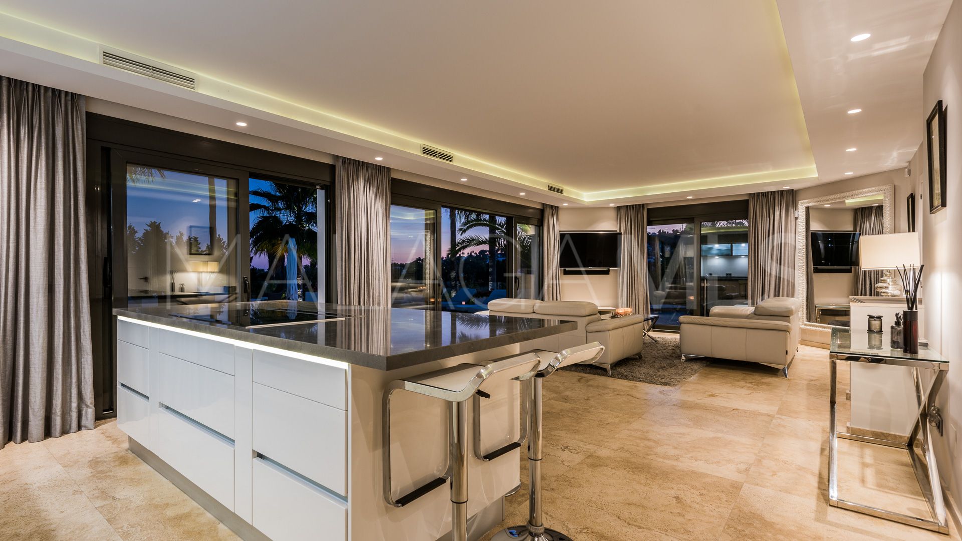 Villa with 5 bedrooms for sale in Nueva Andalucia