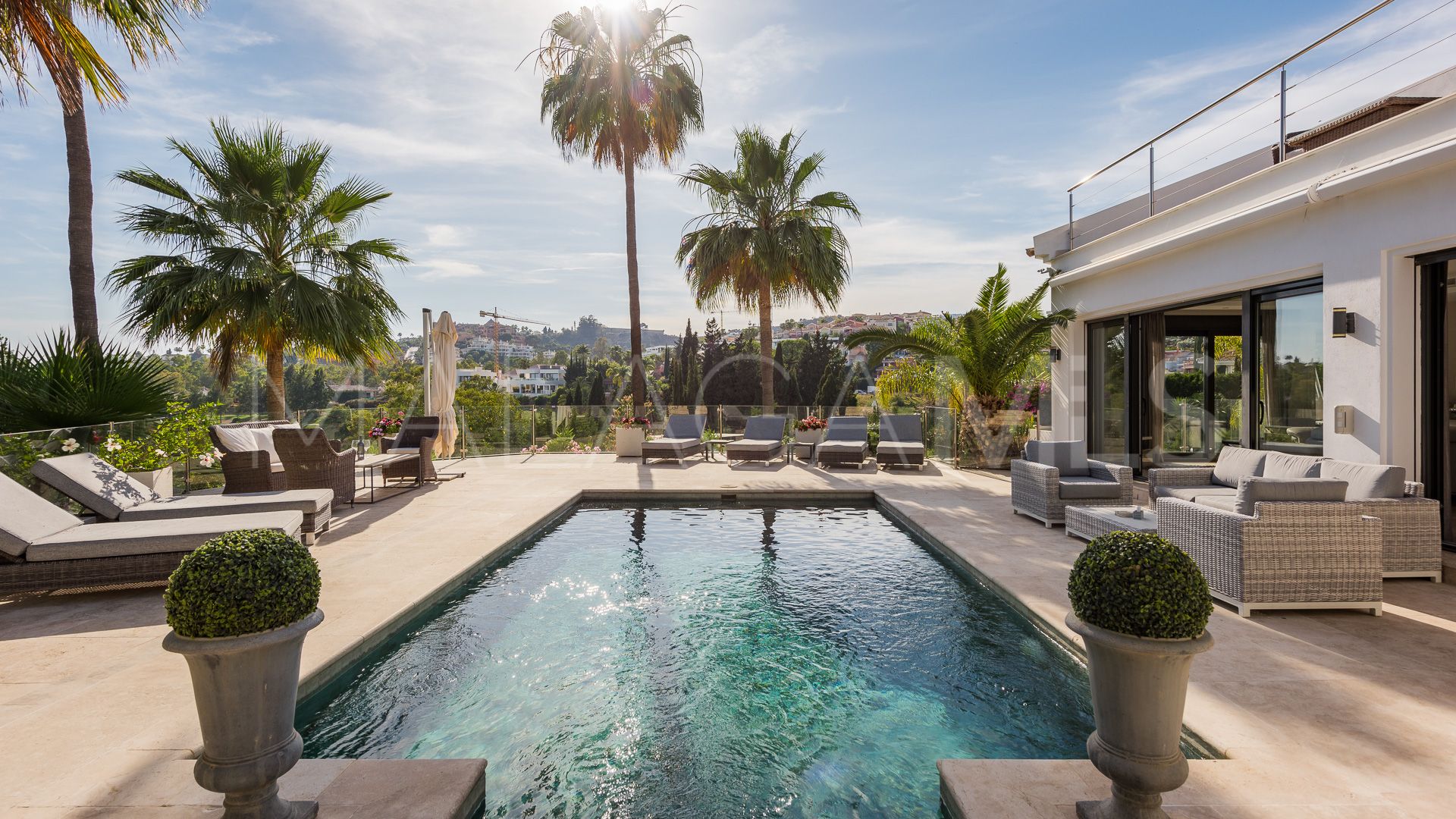 Villa with 5 bedrooms for sale in Nueva Andalucia