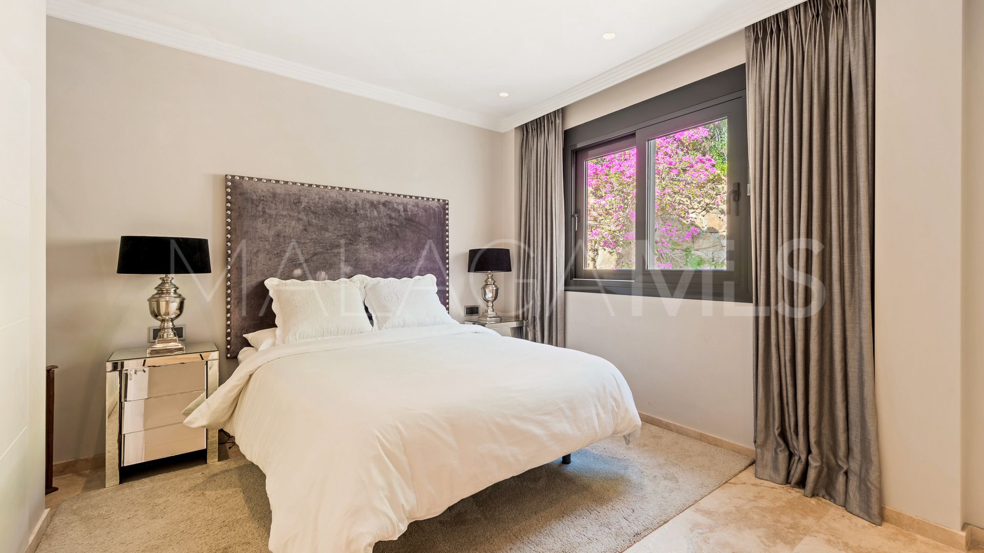Villa with 5 bedrooms for sale in Nueva Andalucia