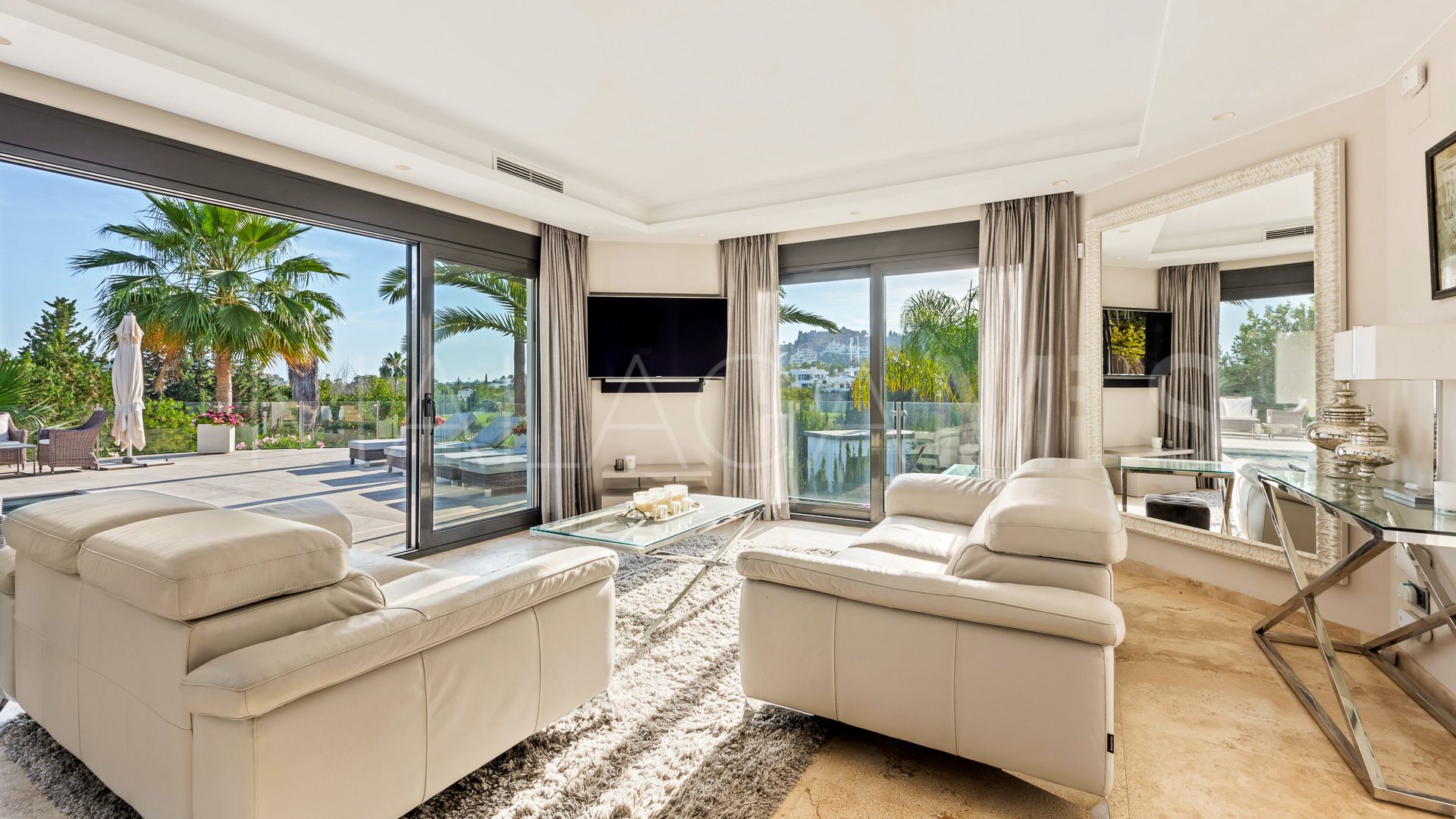 Villa with 5 bedrooms for sale in Nueva Andalucia