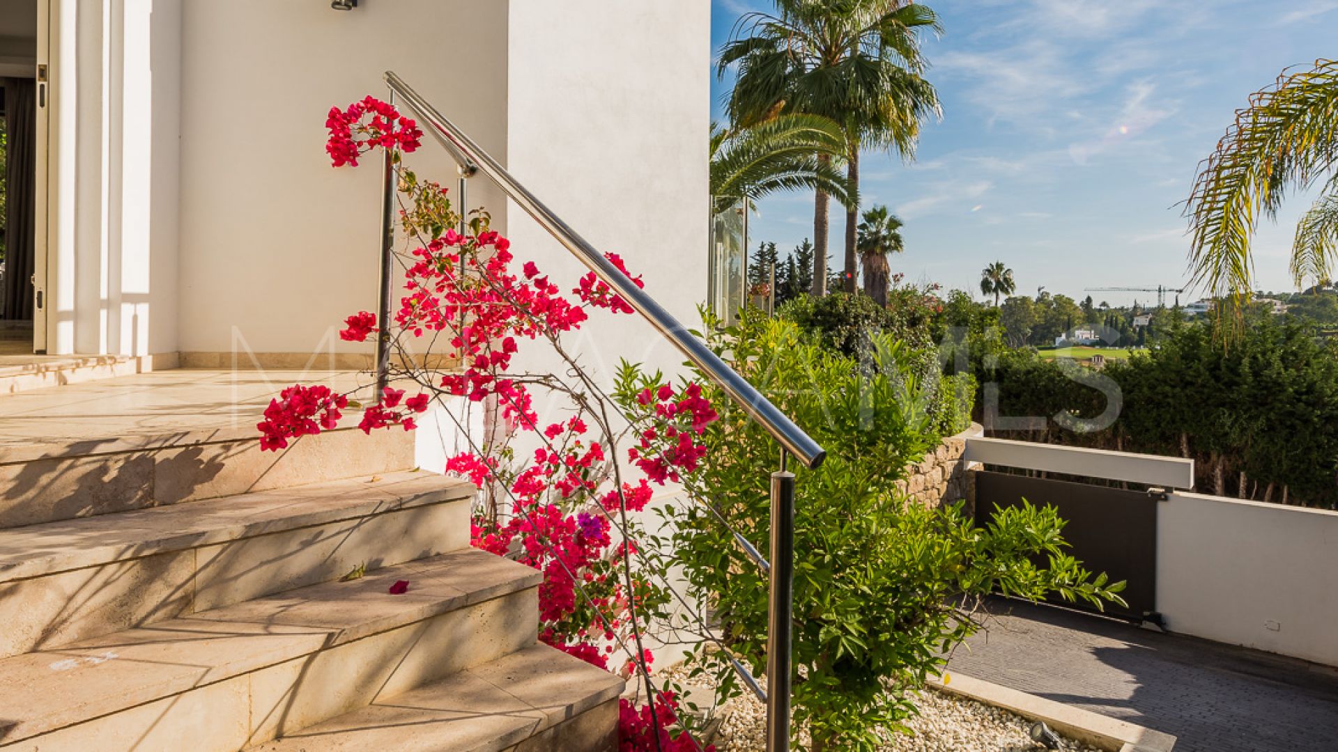 Villa with 5 bedrooms for sale in Nueva Andalucia