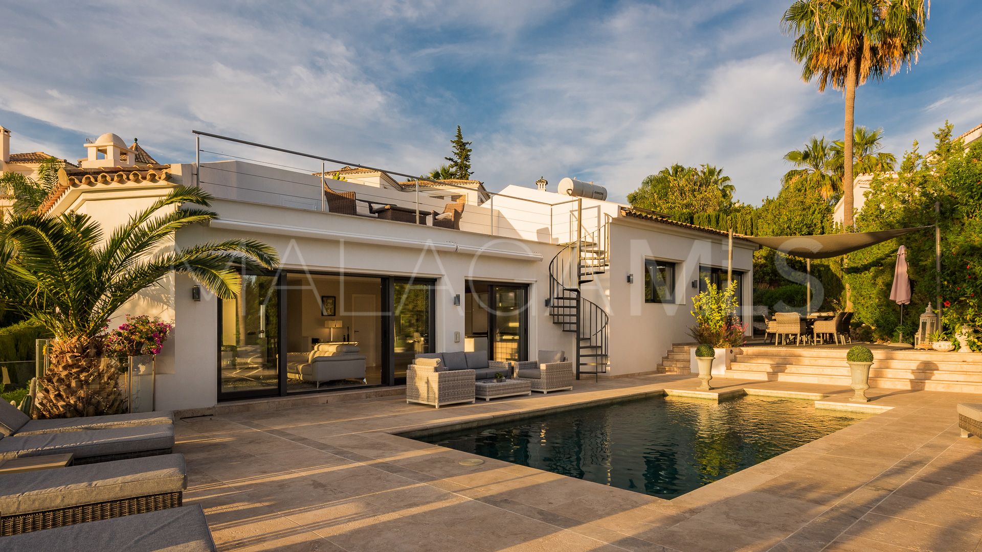 Villa with 5 bedrooms for sale in Nueva Andalucia