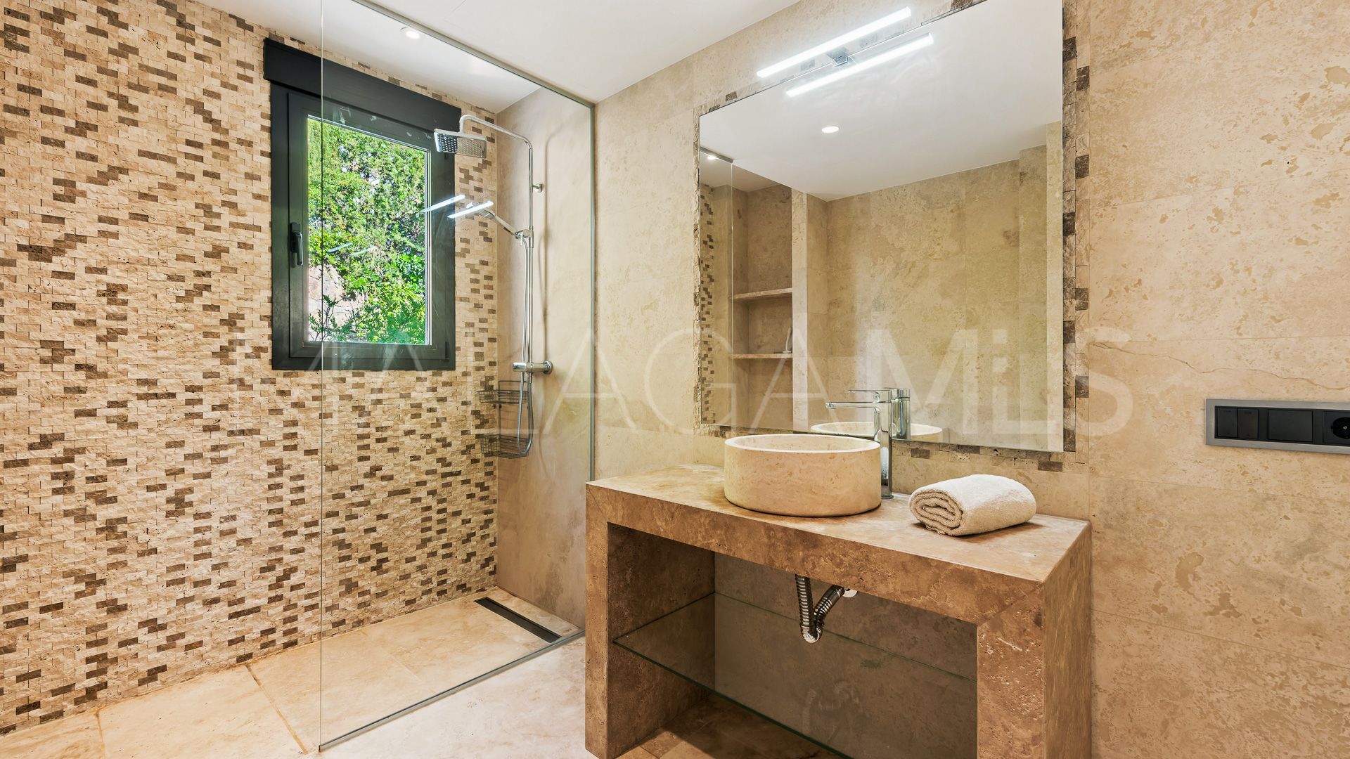 Villa with 5 bedrooms for sale in Nueva Andalucia