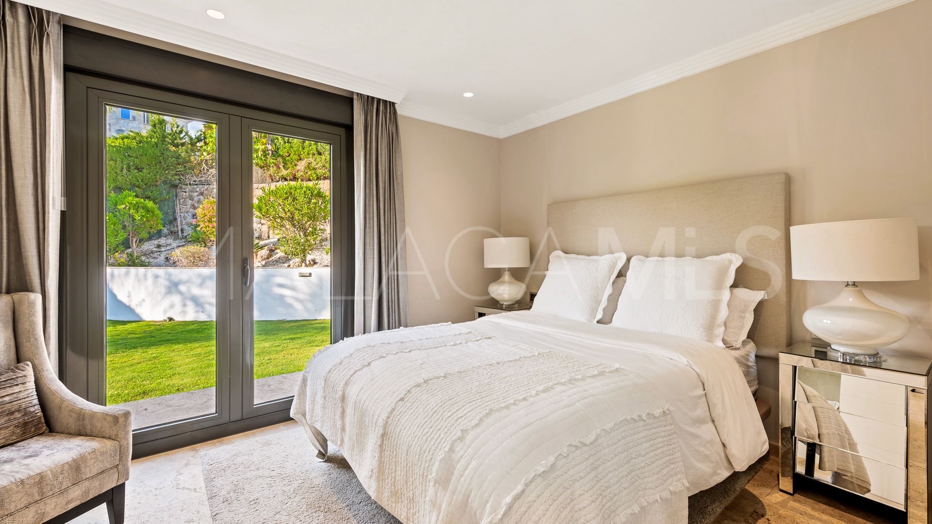 Villa with 5 bedrooms for sale in Nueva Andalucia